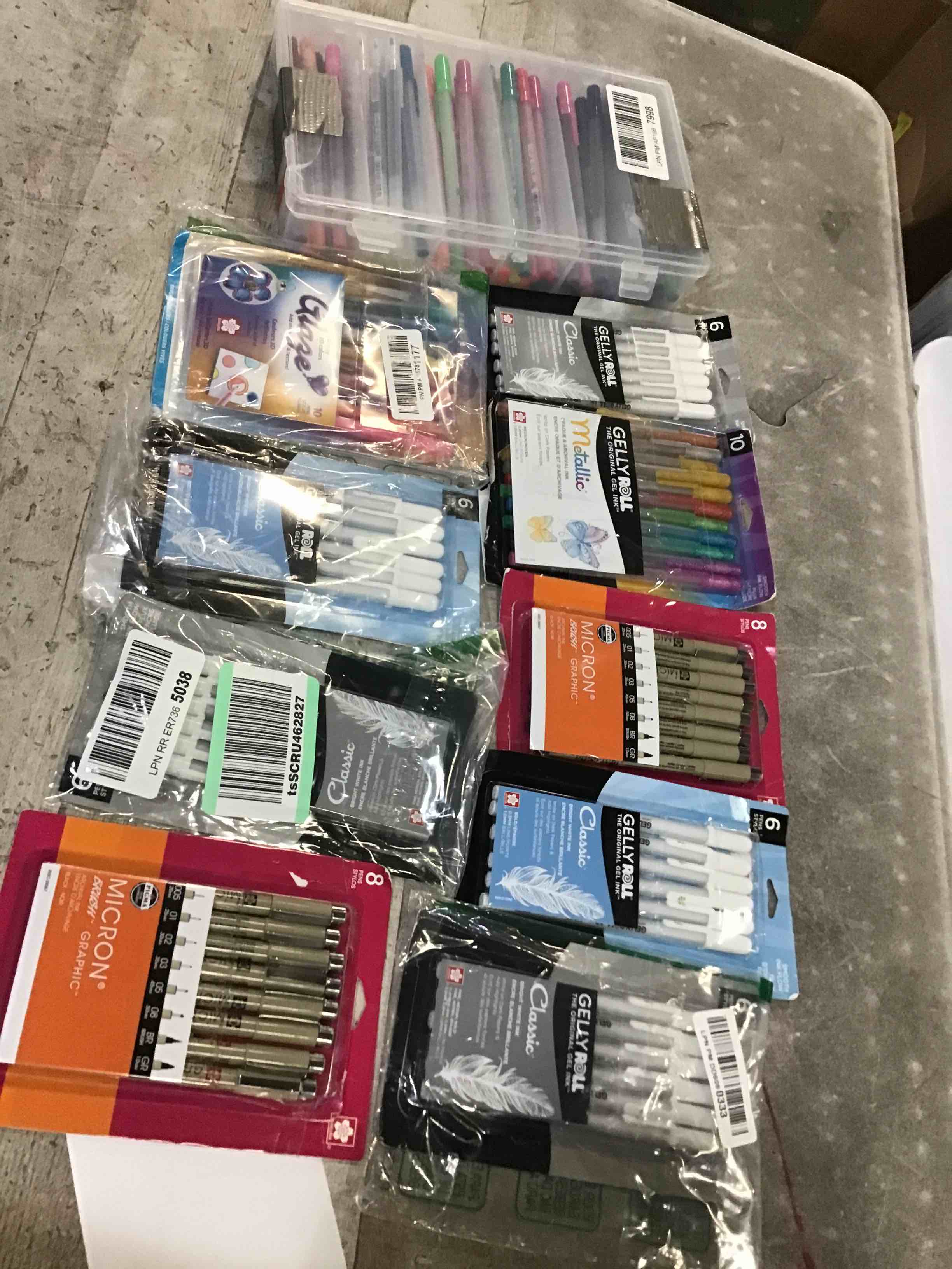 packs of Assorted color pens
