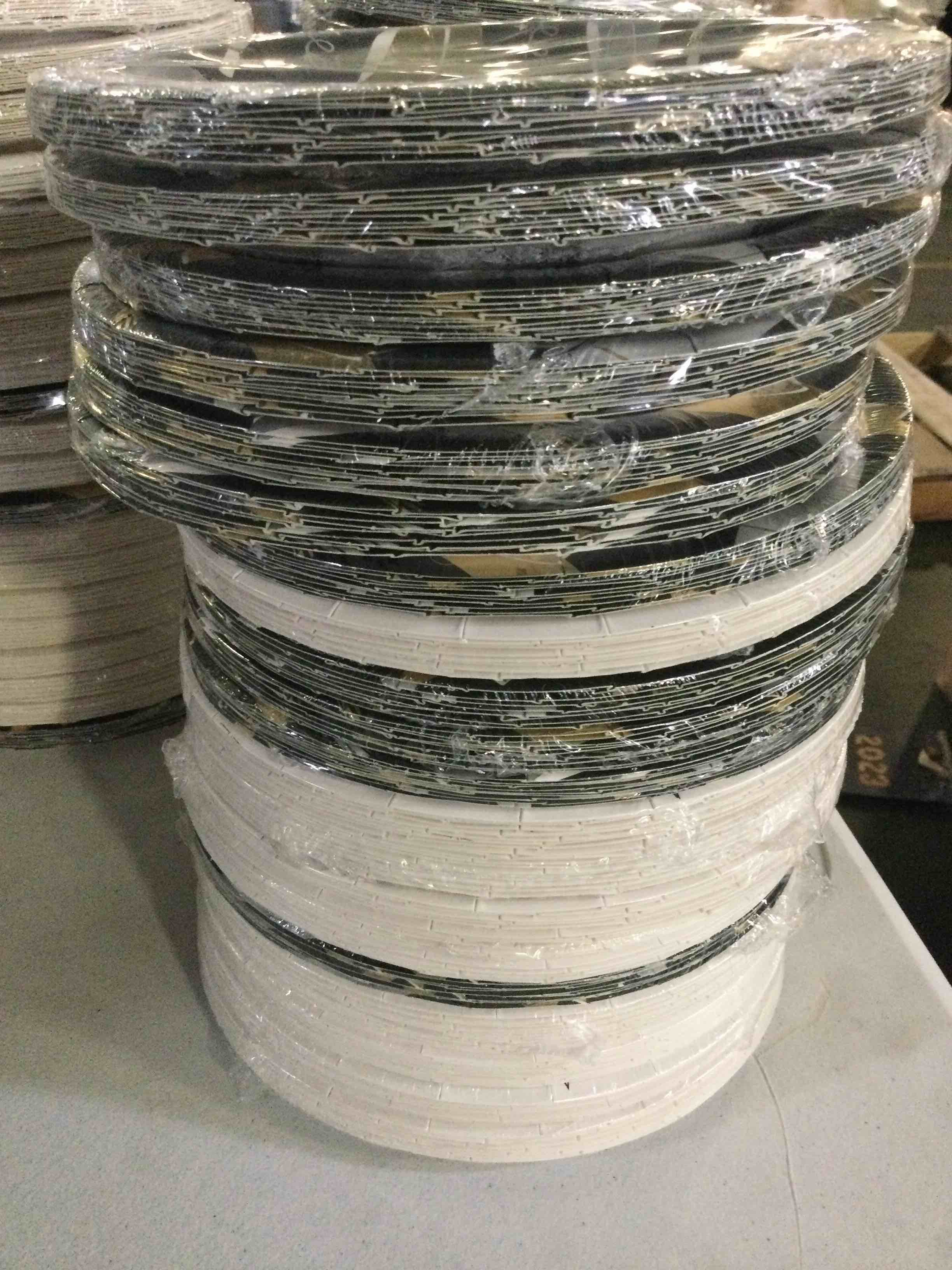 Assorted item Graduation plates -small 