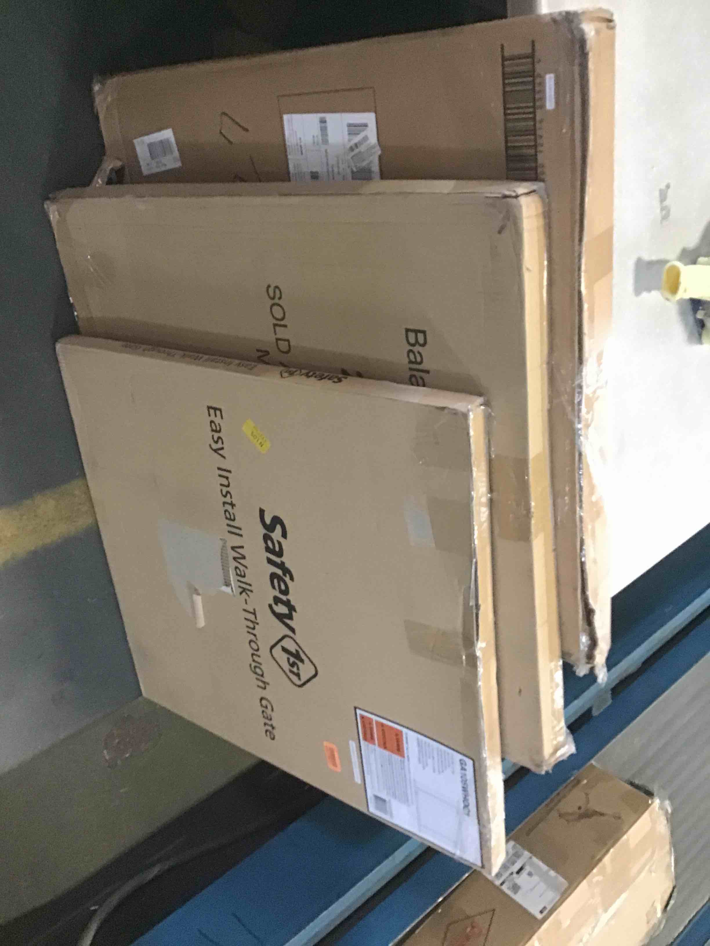 https://s3.amazonaws.com/lotting-images-prod/bidfta/_1692366216263.jpeg
