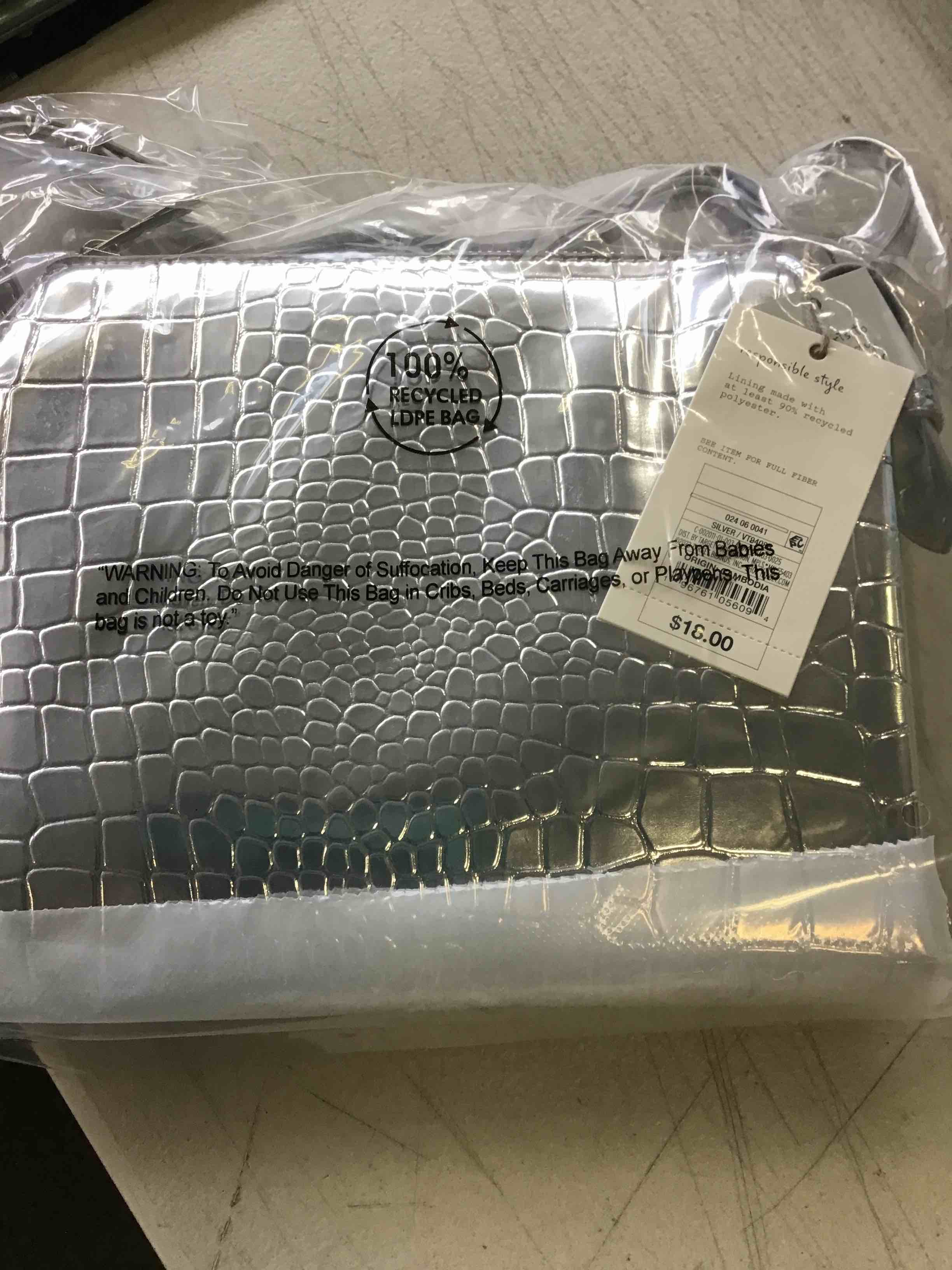 https://s3.amazonaws.com/lotting-images-prod/bidfta/_1693320456296.jpeg