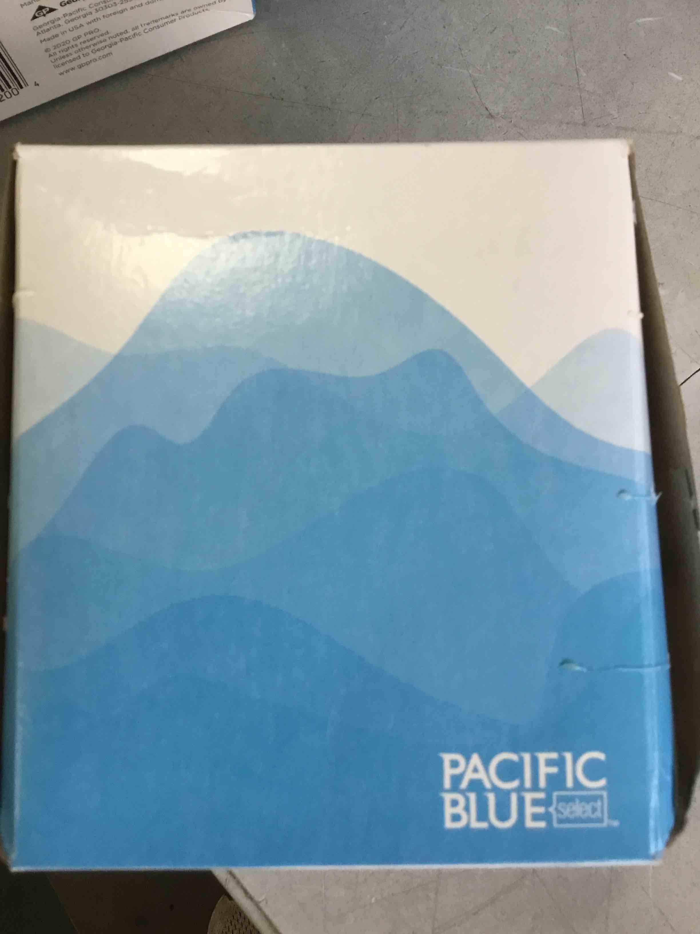 https://s3.amazonaws.com/lotting-images-prod/bidfta/_1694093564073.jpeg