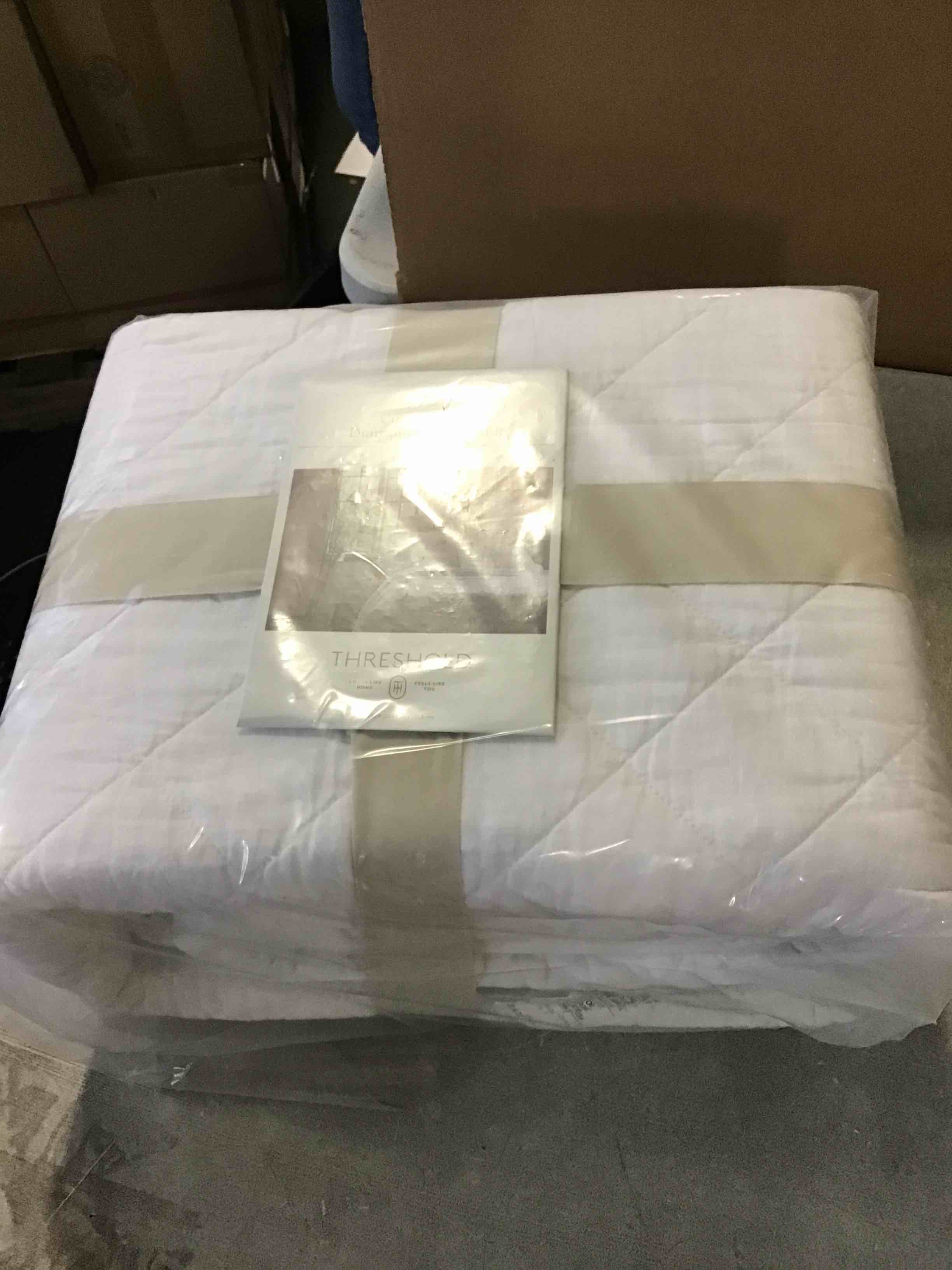 https://s3.amazonaws.com/lotting-images-prod/bidfta/_1695209948005.jpeg