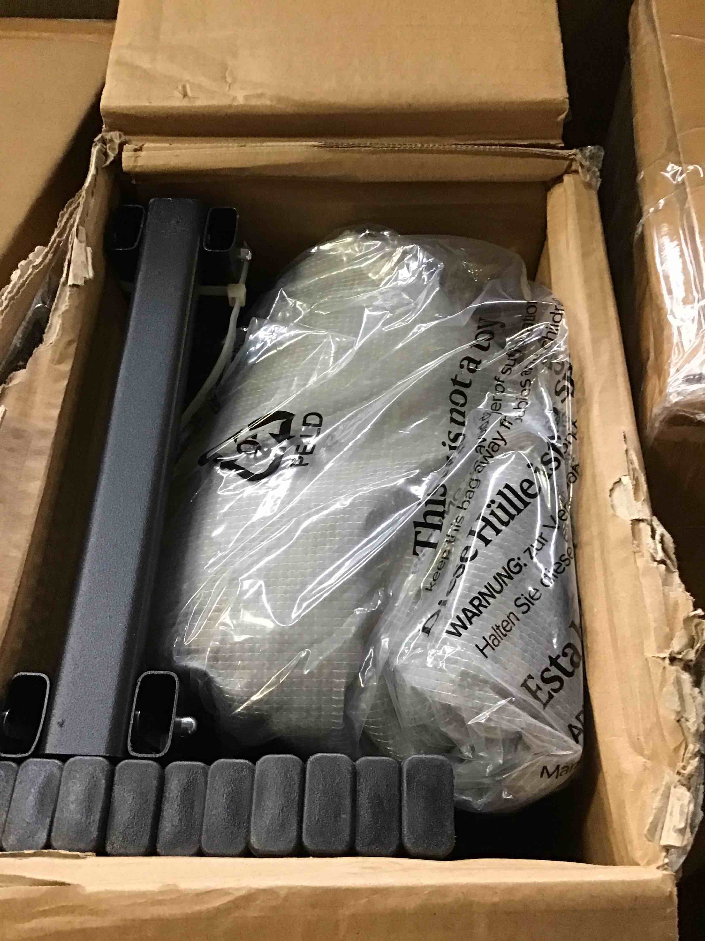 https://s3.amazonaws.com/lotting-images-prod/bidfta/_1696000264384.jpeg
