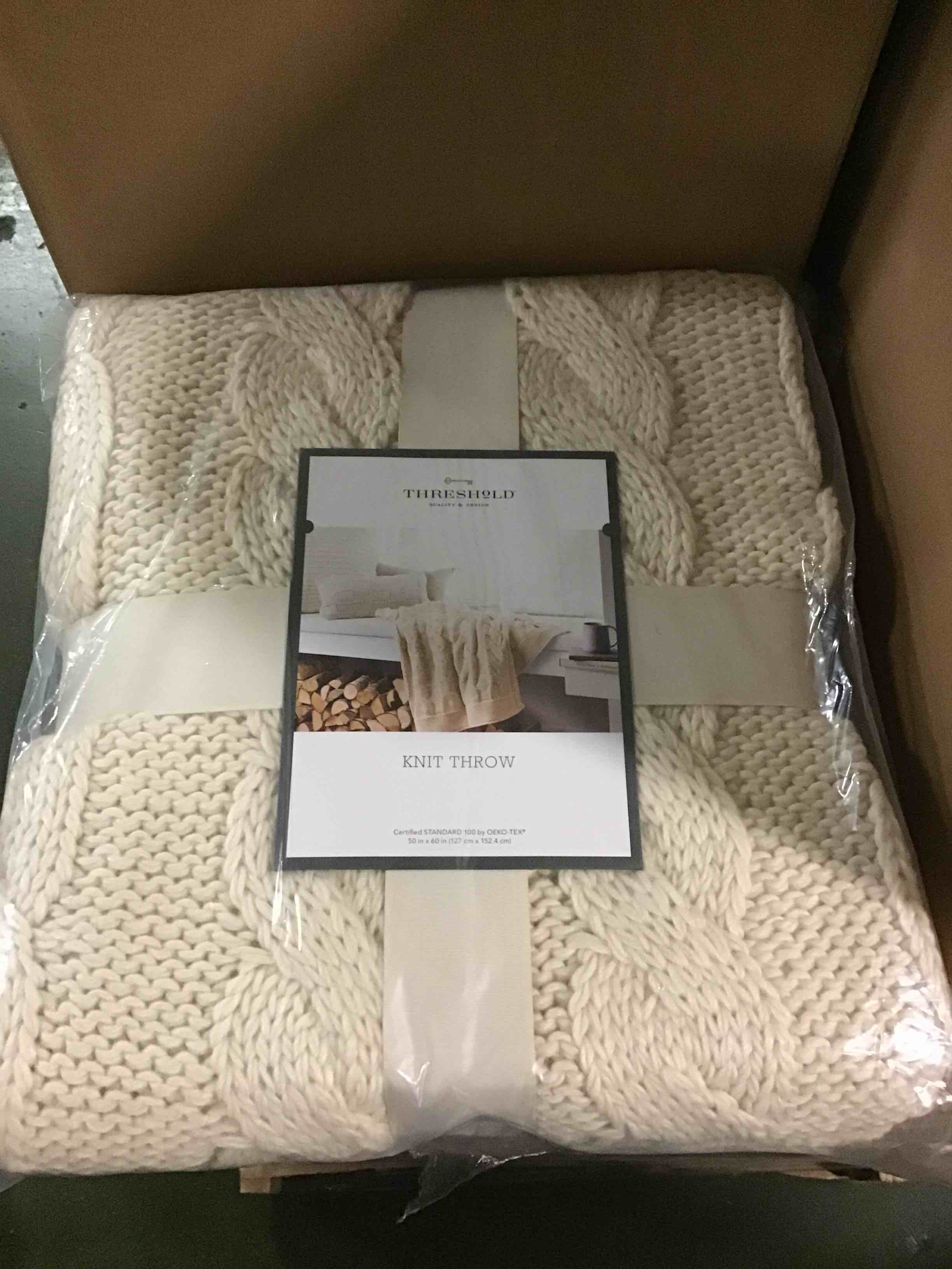https://s3.amazonaws.com/lotting-images-prod/bidfta/_1696331215665.jpeg