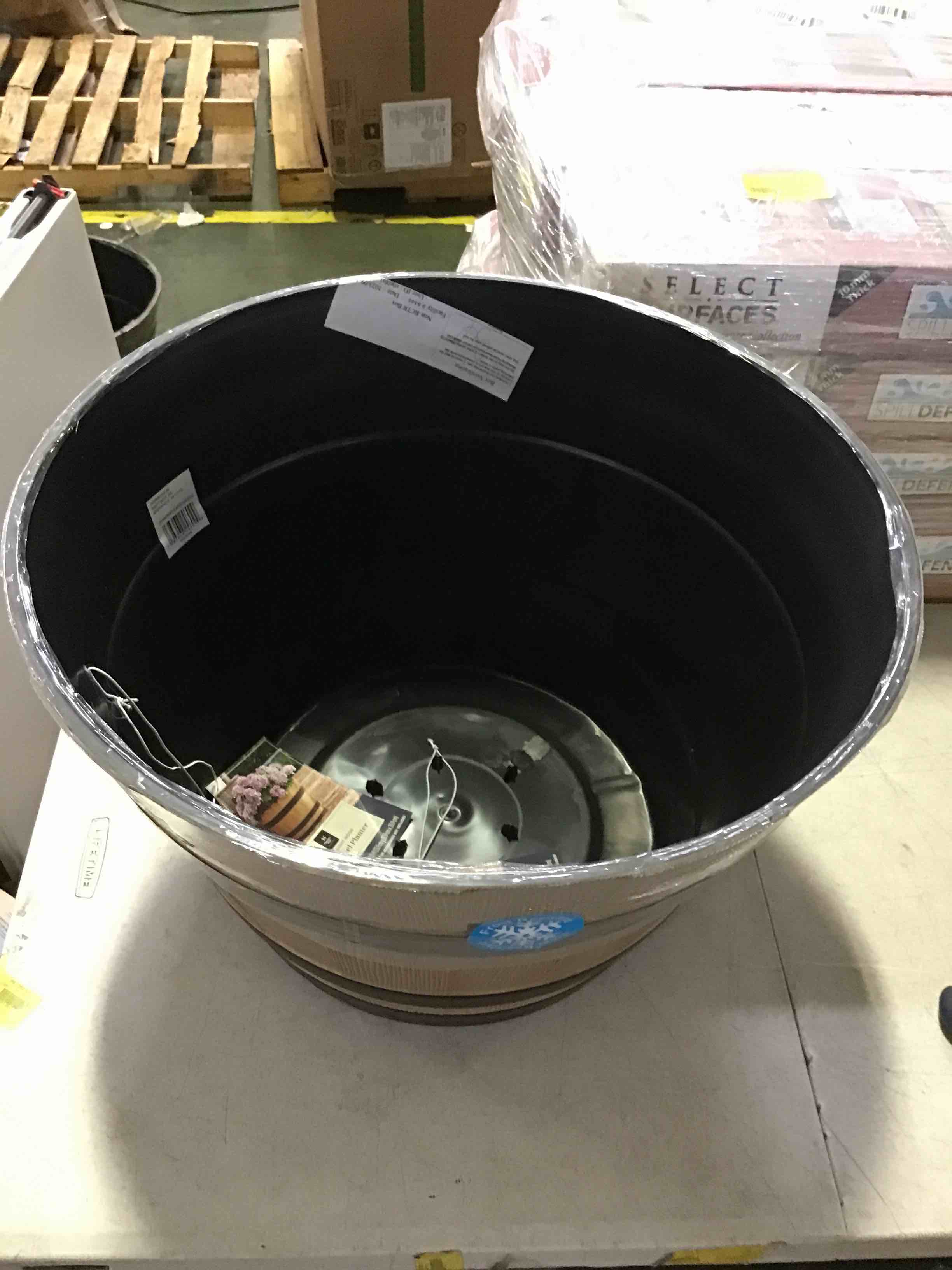 https://s3.amazonaws.com/lotting-images-prod/bidfta/_1696434278009.jpeg