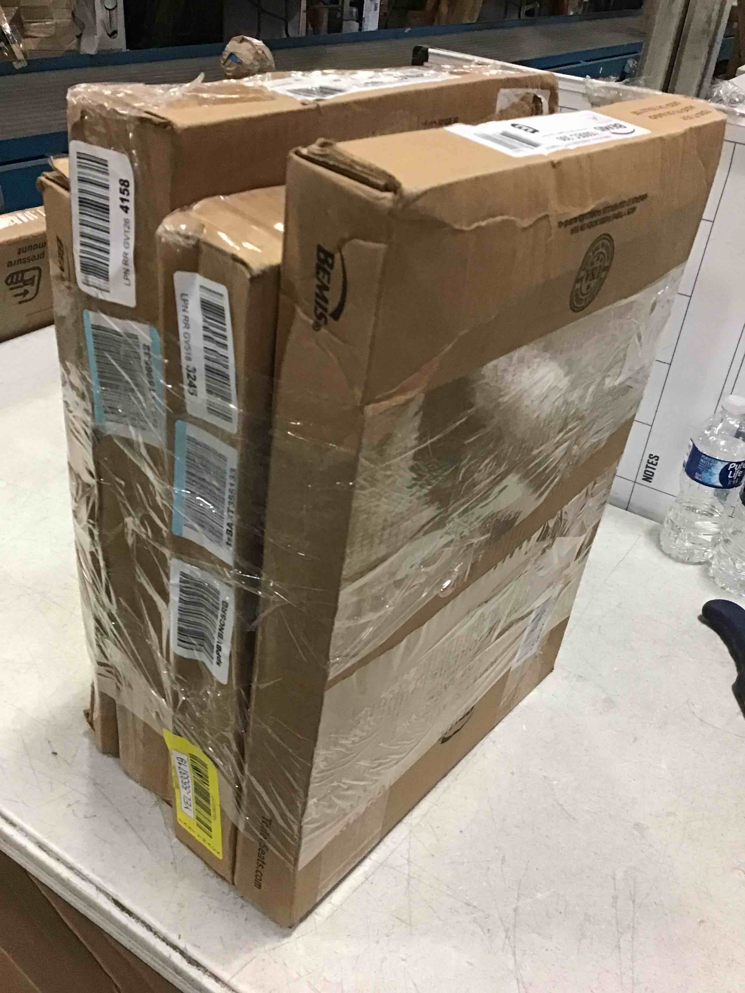 https://s3.amazonaws.com/lotting-images-prod/bidfta/_1696597209137.jpeg