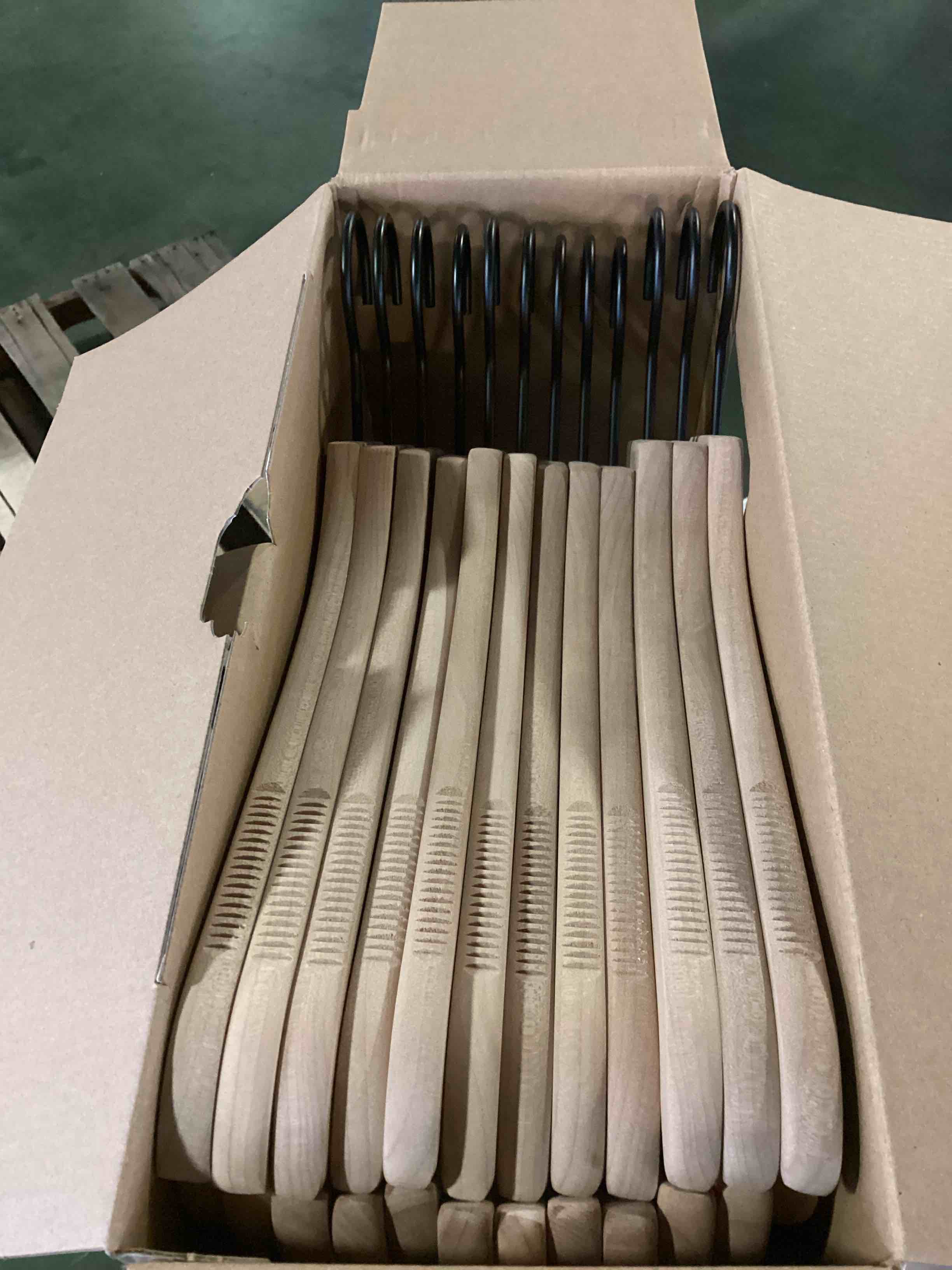 https://s3.amazonaws.com/lotting-images-prod/bidfta/_1701463214806.jpeg