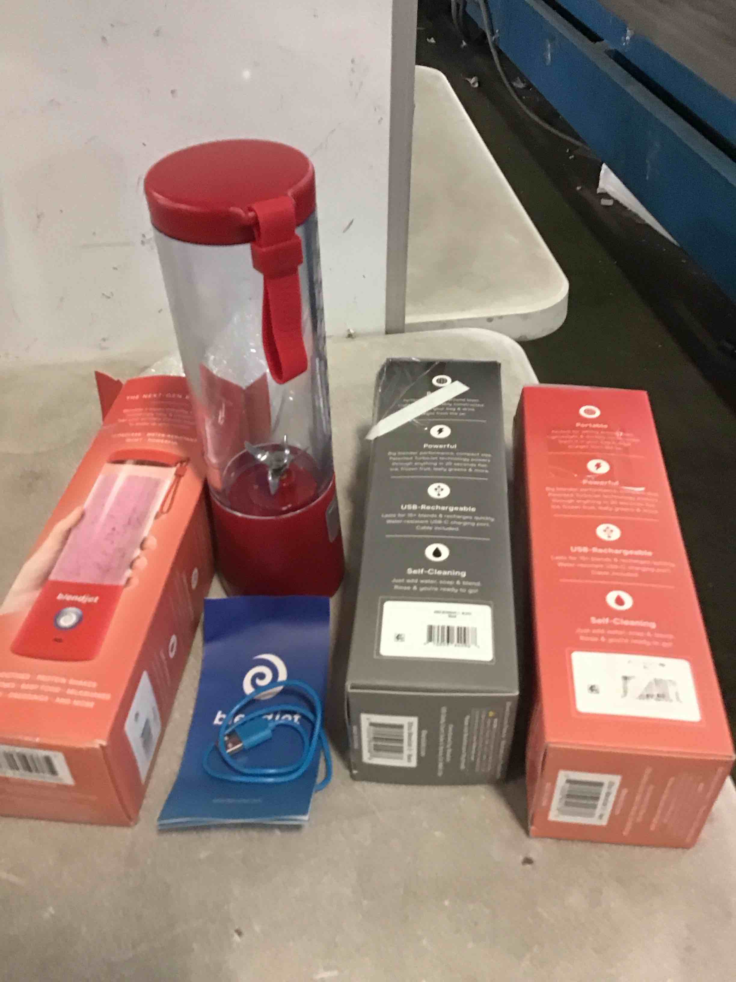 https://s3.amazonaws.com/lotting-images-prod/bidfta/_1701801563304.jpeg