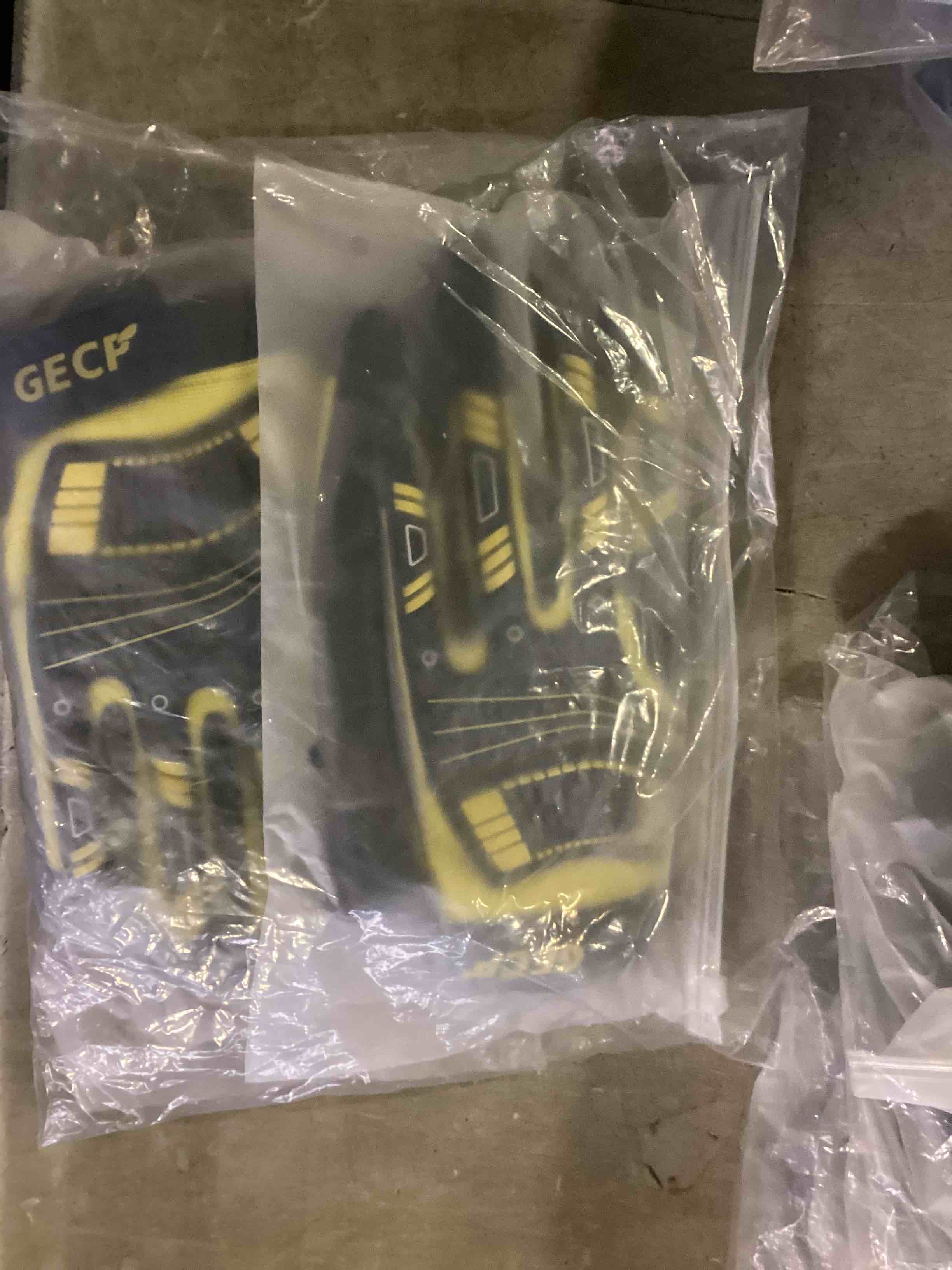 https://s3.amazonaws.com/lotting-images-prod/bidfta/_1701805056245.jpeg