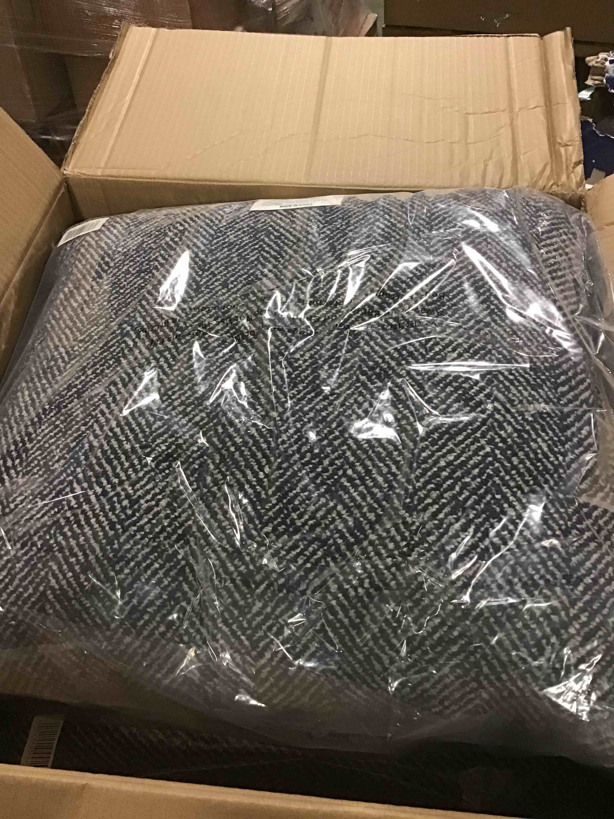 https://s3.amazonaws.com/lotting-images-prod/bidfta/_1702035922597.jpeg