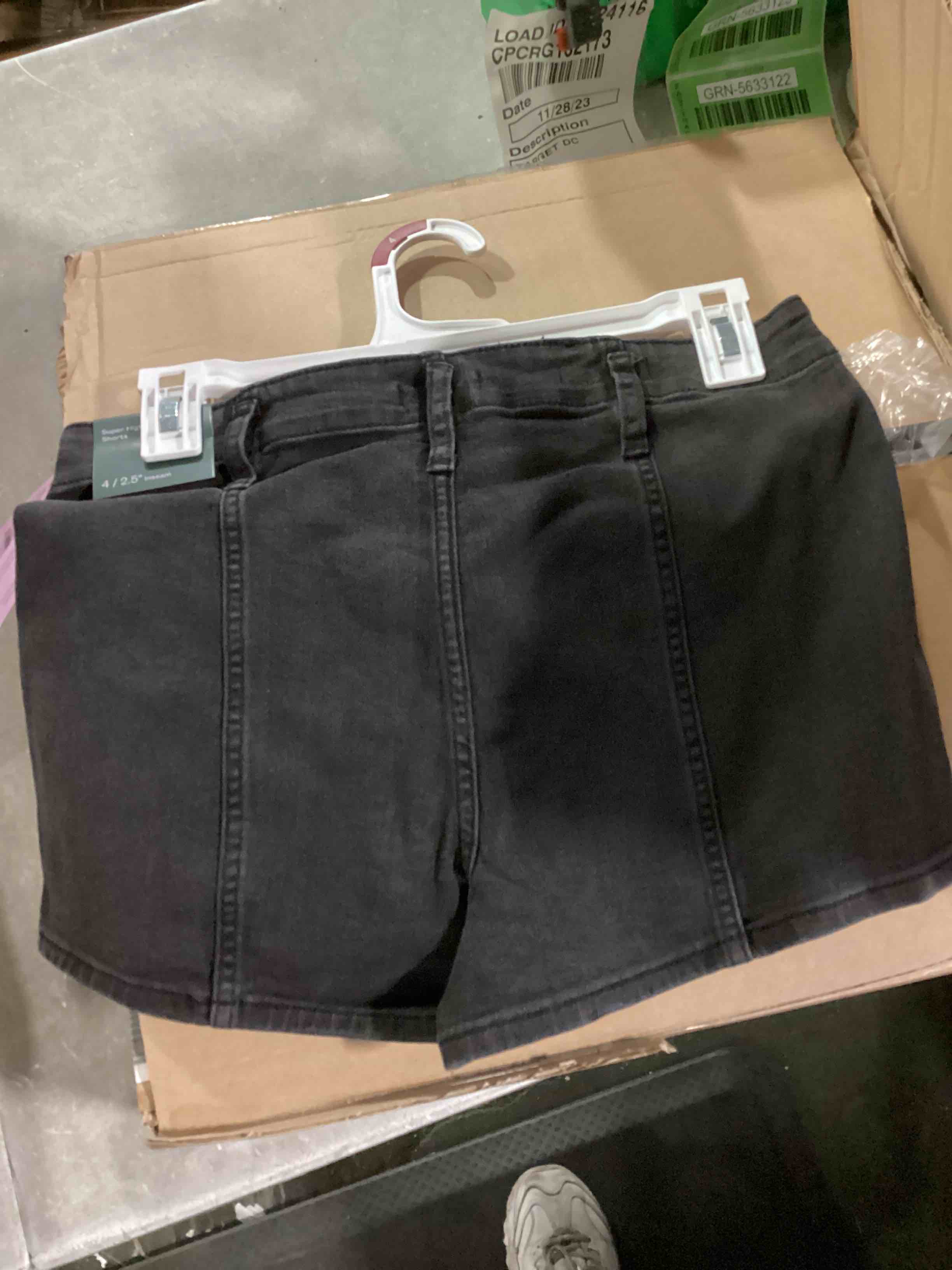 https://s3.amazonaws.com/lotting-images-prod/bidfta/_1702039332826.jpeg