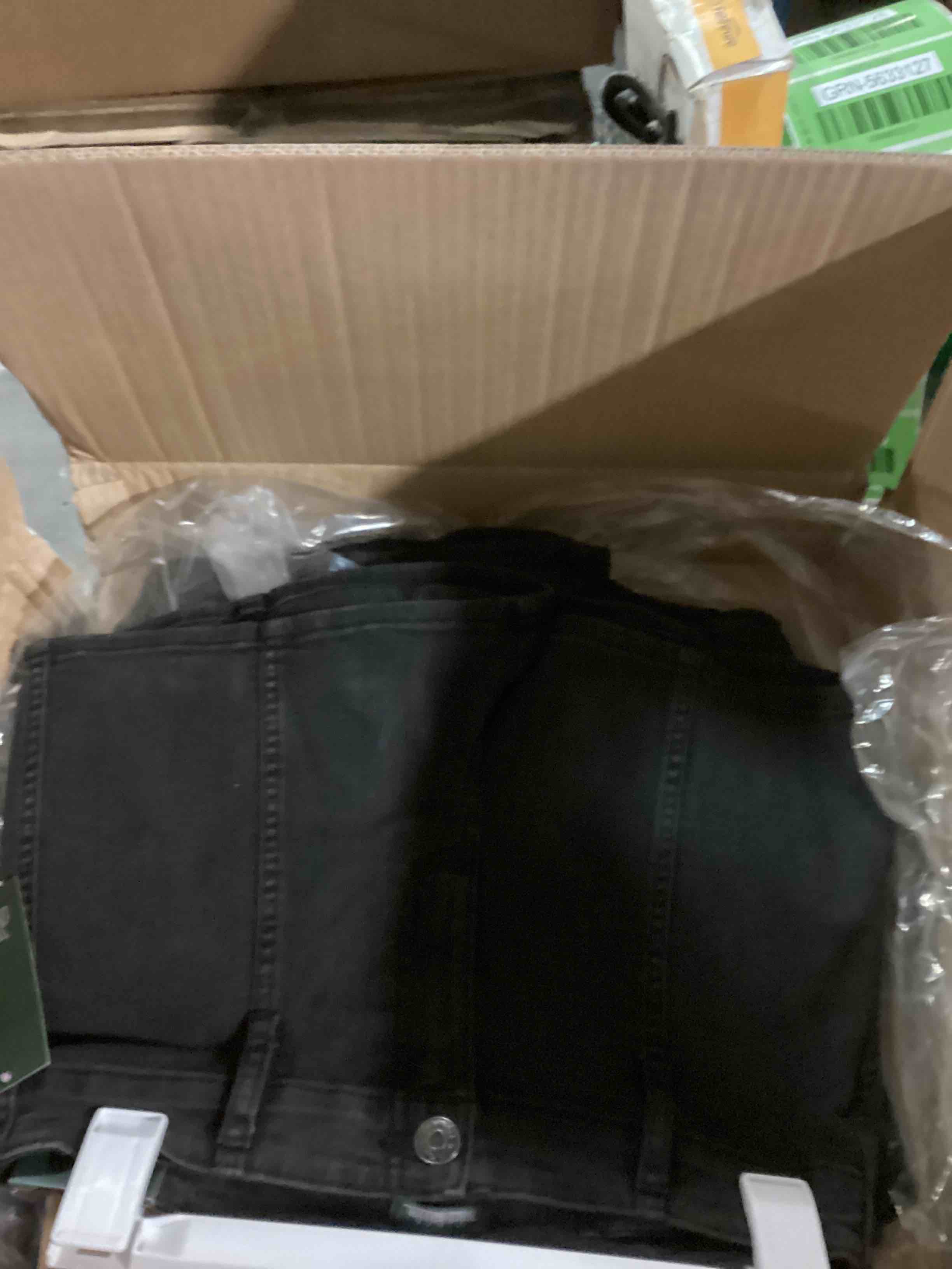 https://s3.amazonaws.com/lotting-images-prod/bidfta/_1702039348677.jpeg