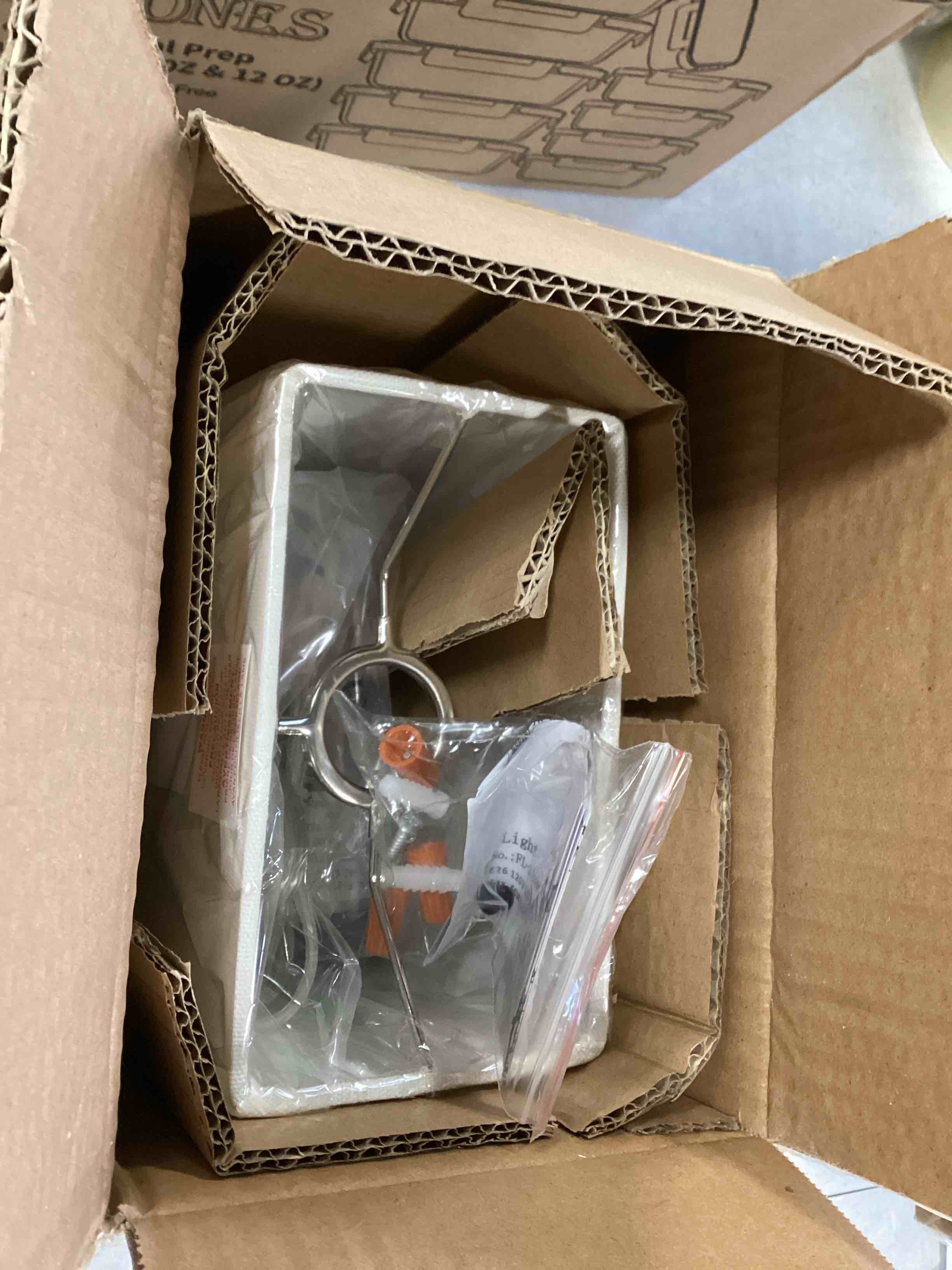 https://s3.amazonaws.com/lotting-images-prod/bidfta/_1706544040529.jpeg