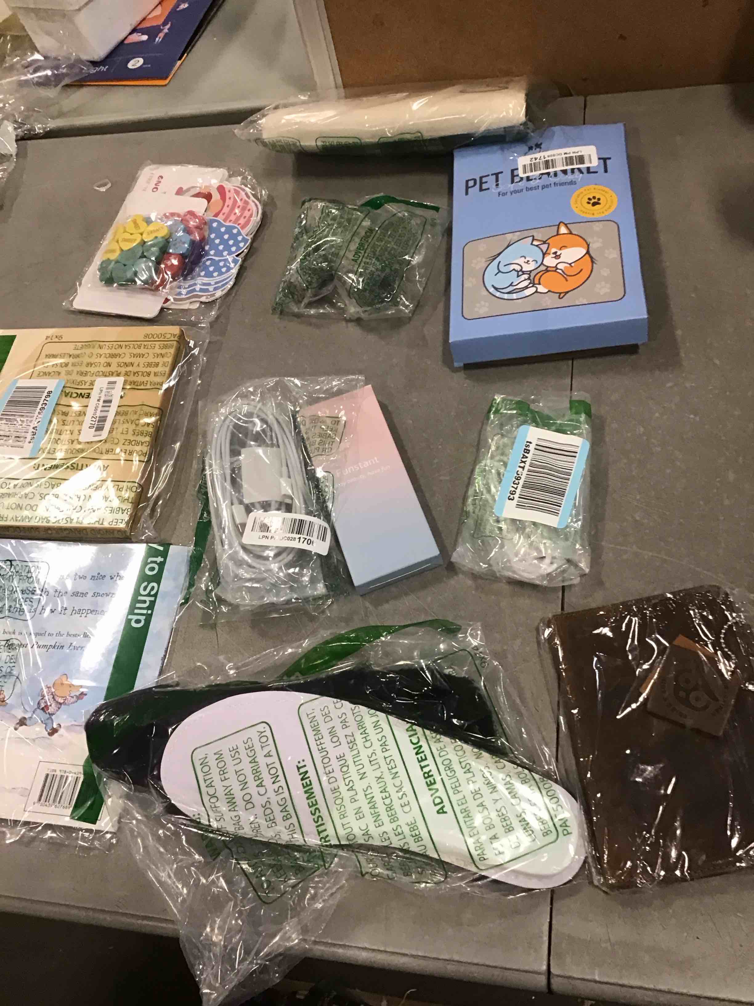 https://s3.amazonaws.com/lotting-images-prod/bidfta/_1706720365509.jpeg