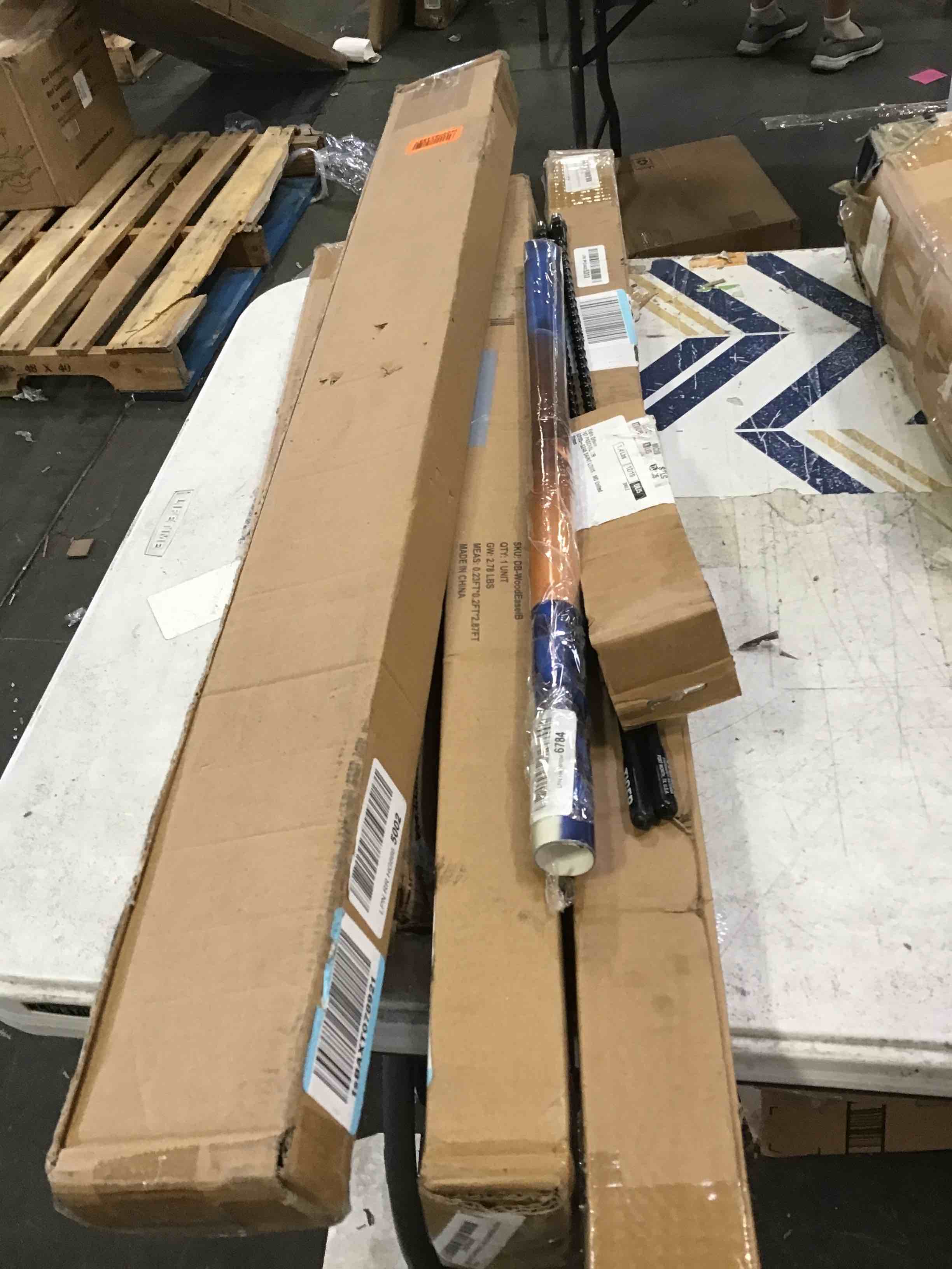 Assorted of Products for the Maintenance or Decoration of the Home (it can include a variety of sizes and models)