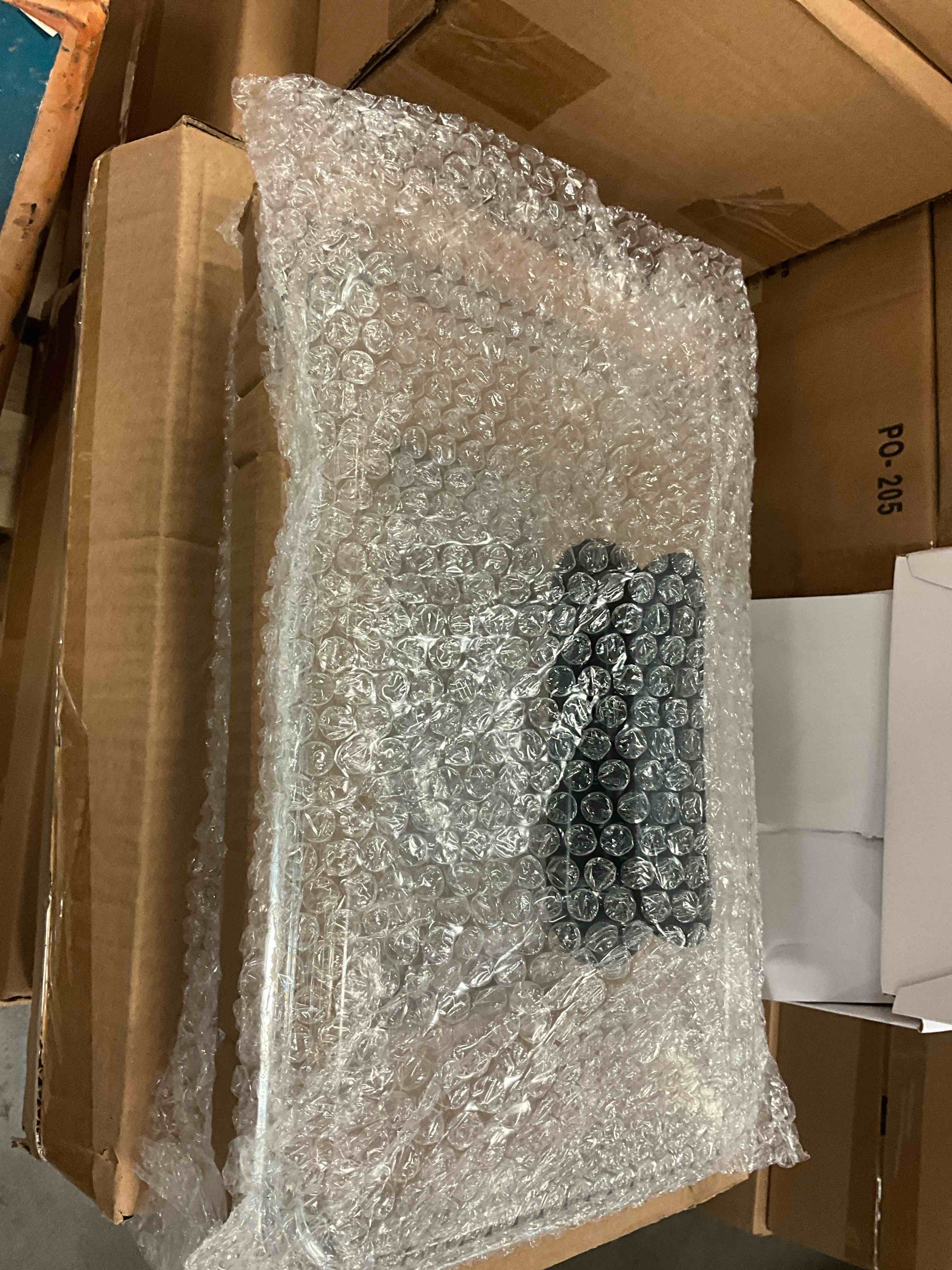 https://s3.amazonaws.com/lotting-images-prod/bidfta/_1710192844808.jpeg