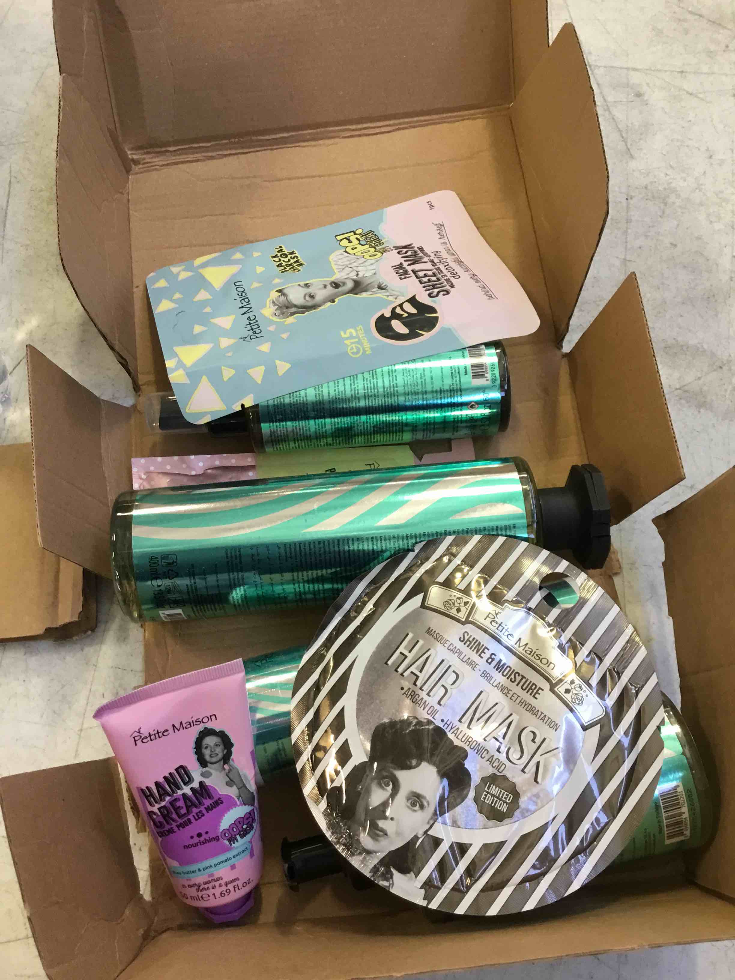 Ultimate Spa Gift Basket for Women - Self Care Set, Pampering Kit for Mom's Birthday, Anniversary, Christmas, Bath Gift Set for Her - Includes Body Lotion, Shower Gel, Body Mist (FASCINATING STAR)