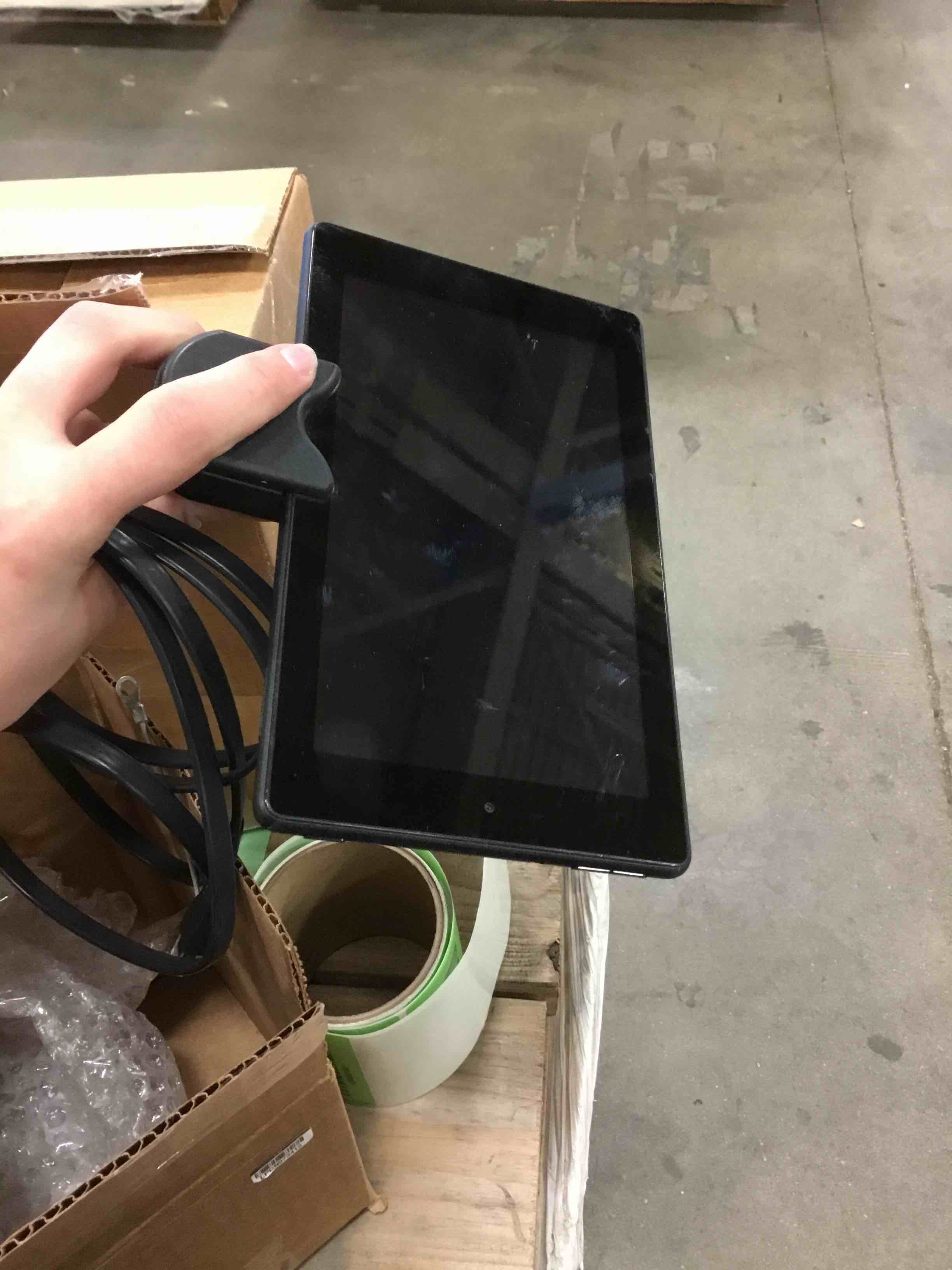 https://s3.amazonaws.com/lotting-images-prod/bidfta/_1711636795608.jpeg