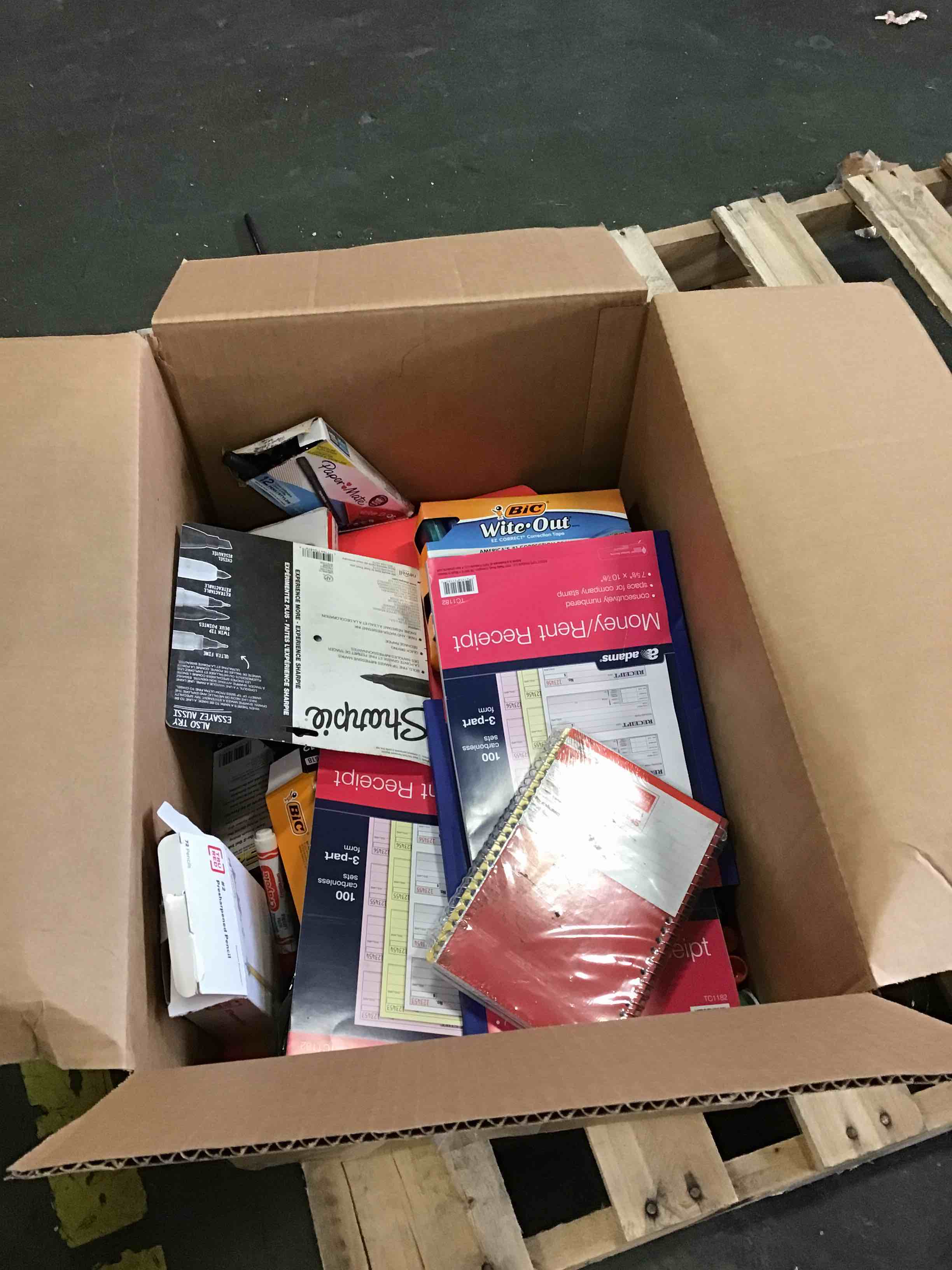 Assorted of Box variety of products for the maintenance and cleaning of office or home. (expiration date, brands and sizes may vary)