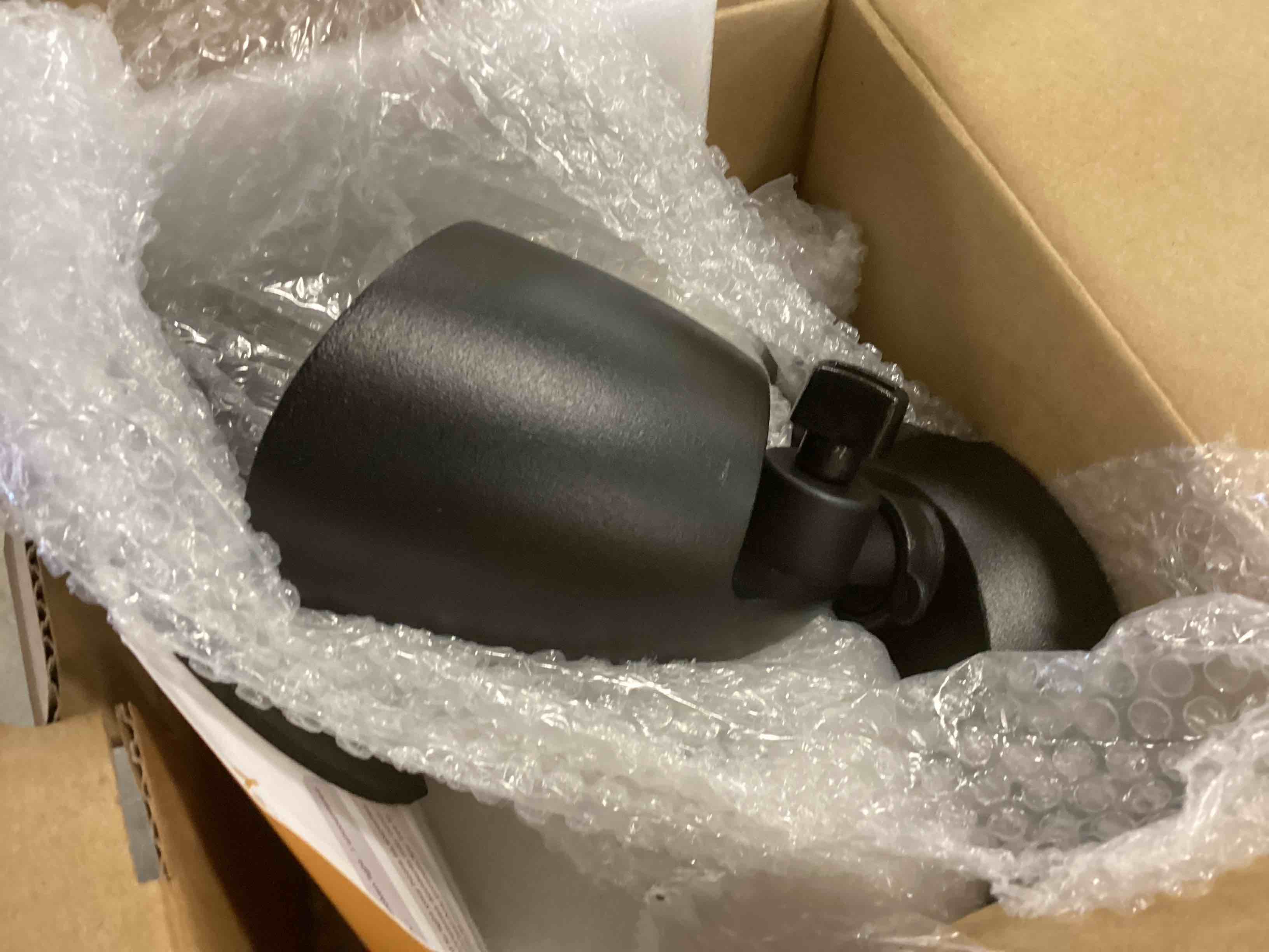 https://s3.amazonaws.com/lotting-images-prod/bidfta/_1712594701725.jpeg