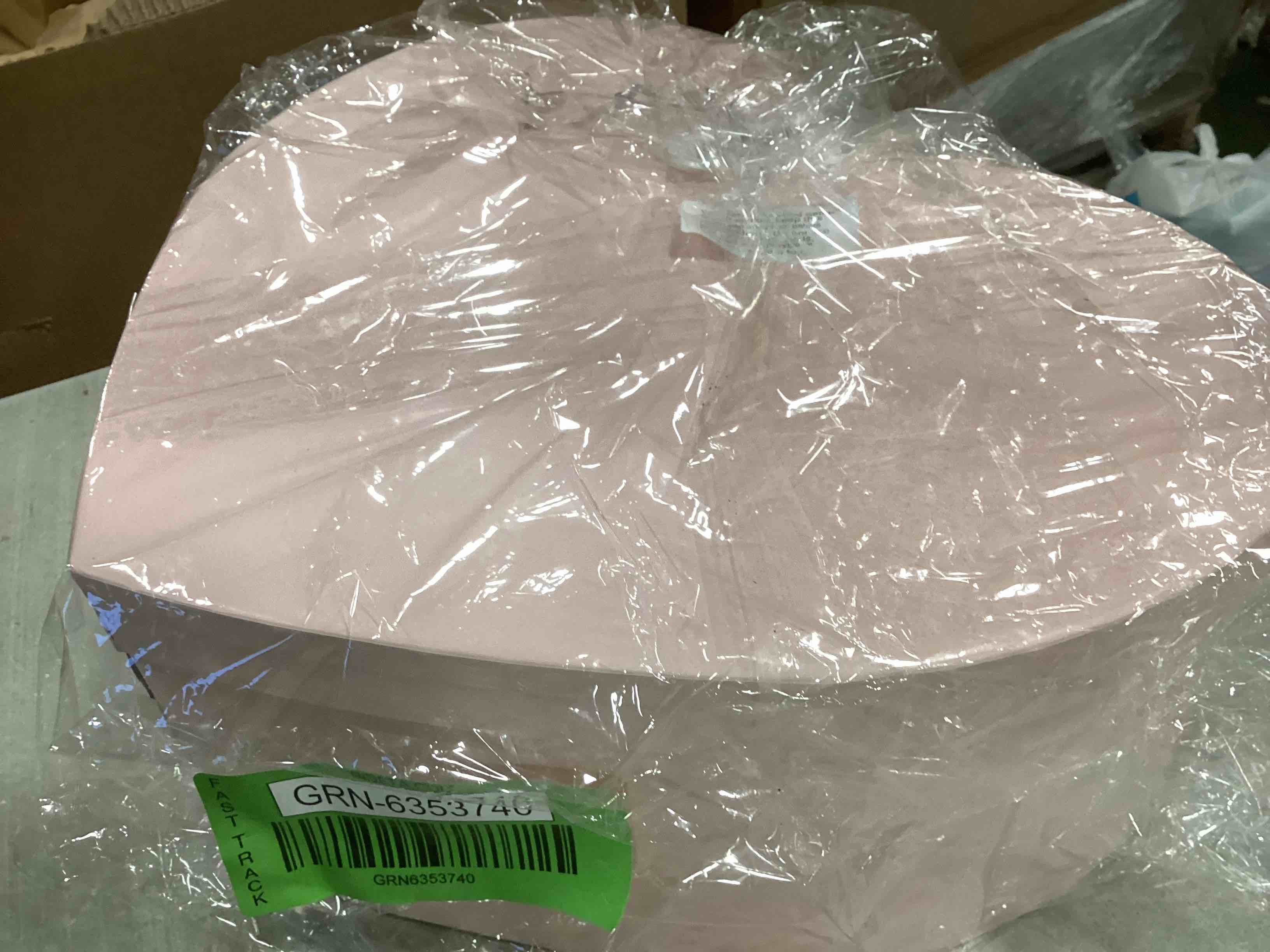 https://s3.amazonaws.com/lotting-images-prod/bidfta/_1712602917134.jpeg