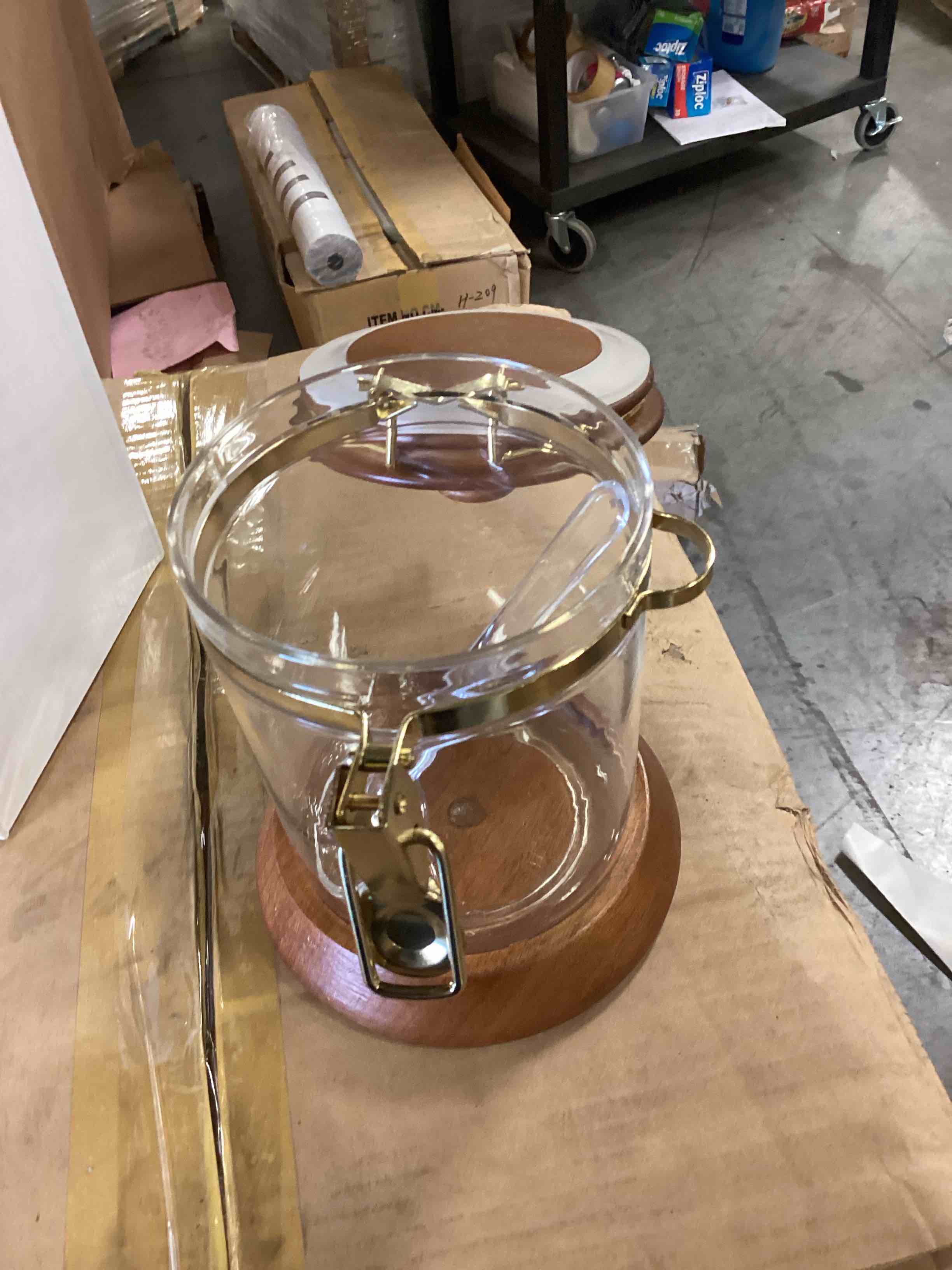 Coffee Storage tainer with wood lid