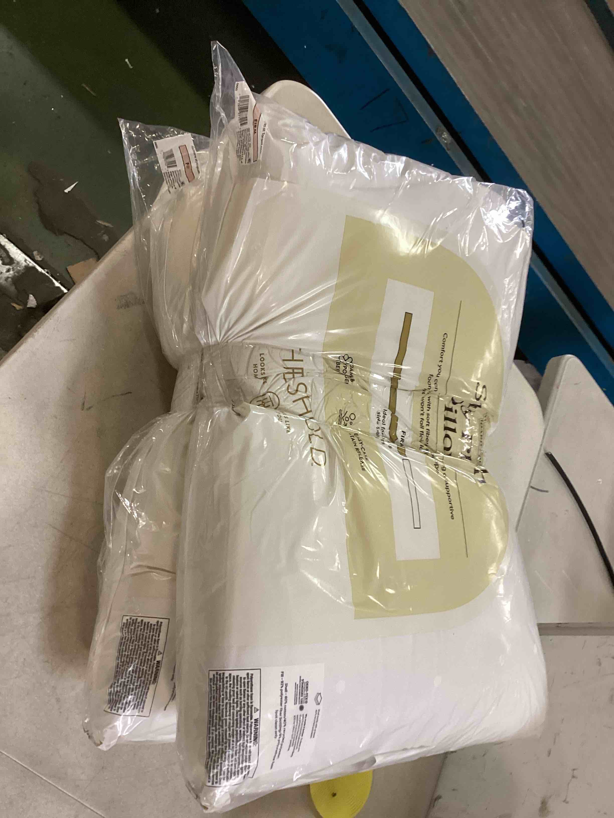 https://s3.amazonaws.com/lotting-images-prod/bidfta/_1713295990463.jpeg