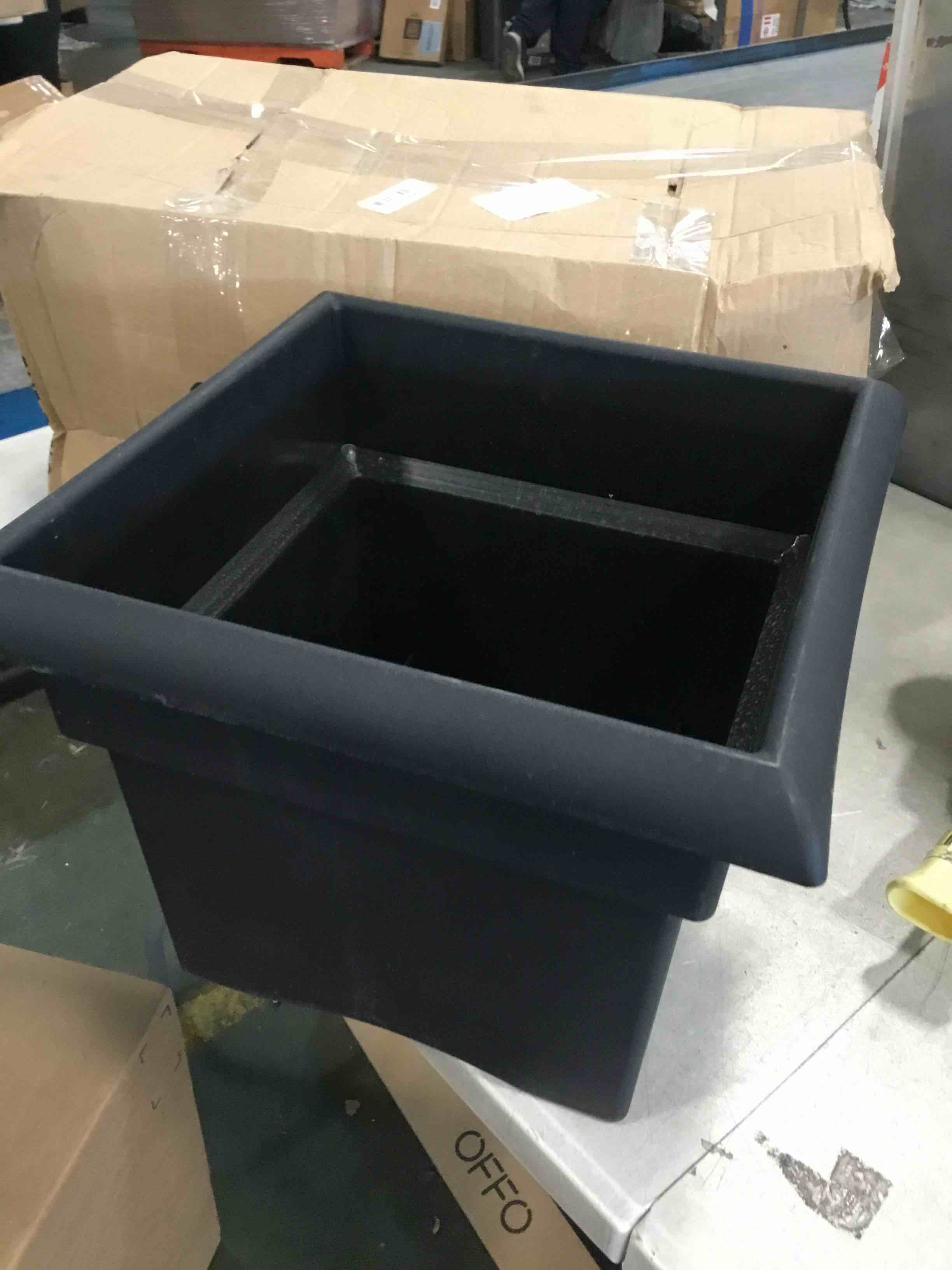 https://s3.amazonaws.com/lotting-images-prod/bidfta/_1714403459244.jpeg