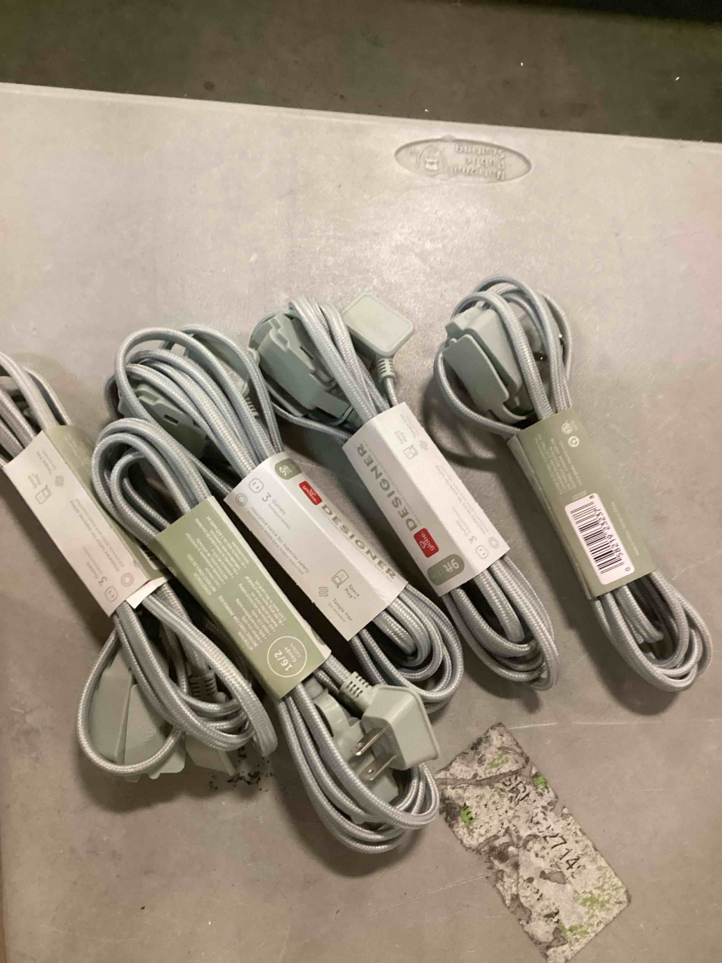 https://s3.amazonaws.com/lotting-images-prod/bidfta/_1714561750702.jpeg