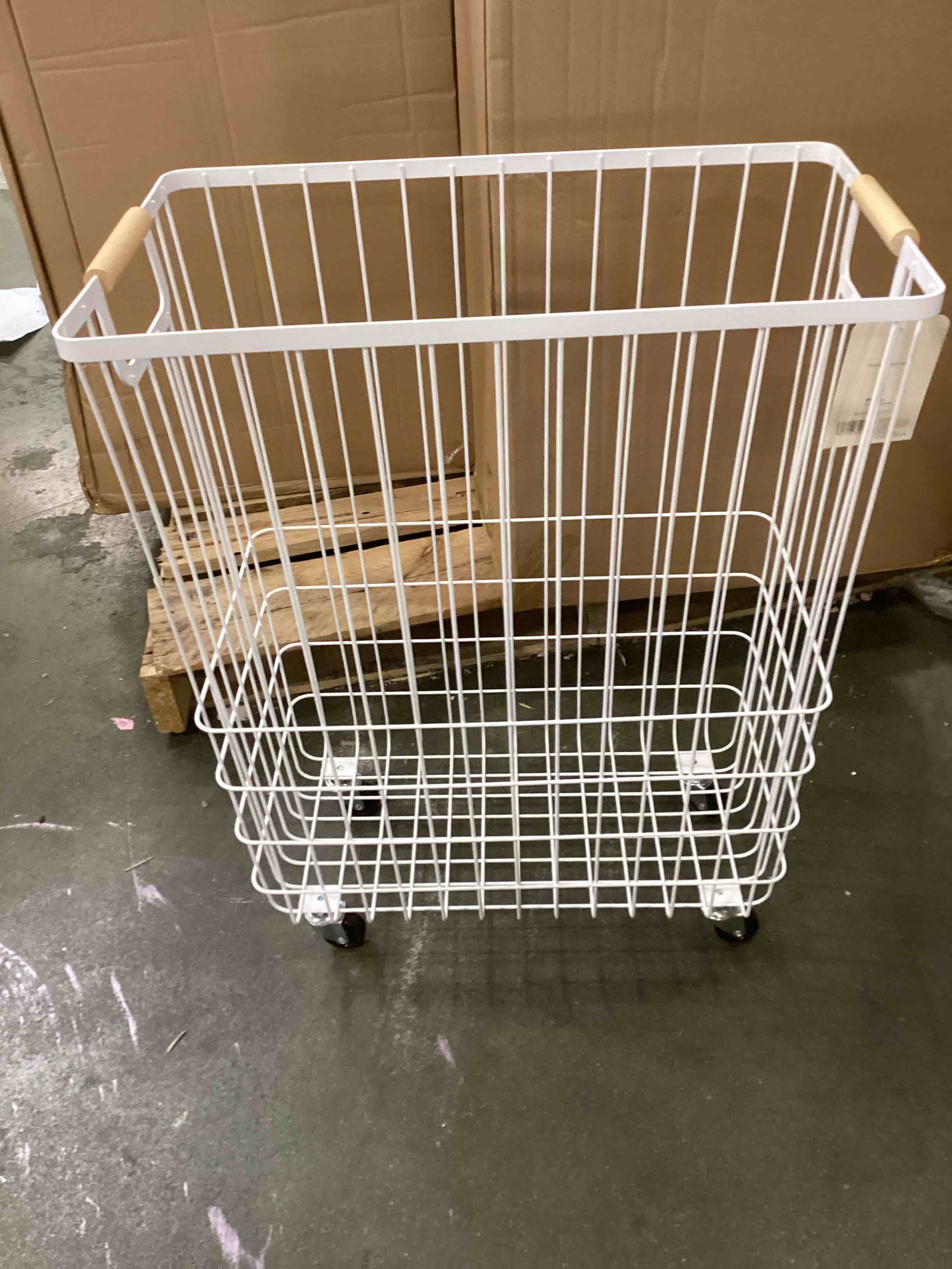 https://s3.amazonaws.com/lotting-images-prod/bidfta/_1714565658575.jpeg