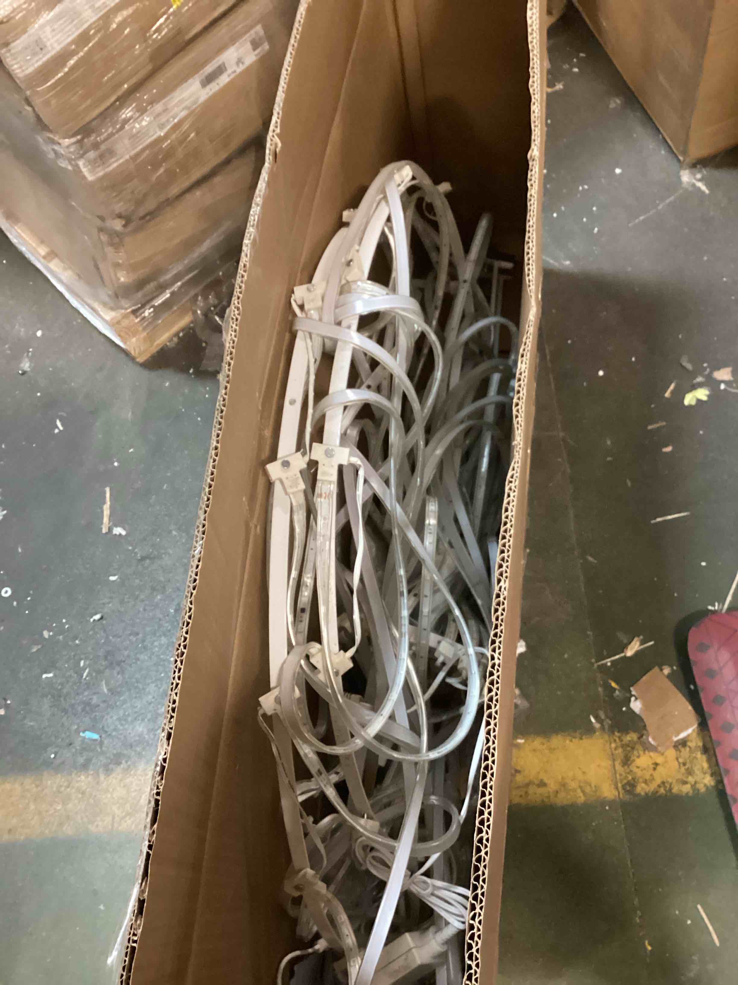 https://s3.amazonaws.com/lotting-images-prod/bidfta/_1714738362577.jpeg