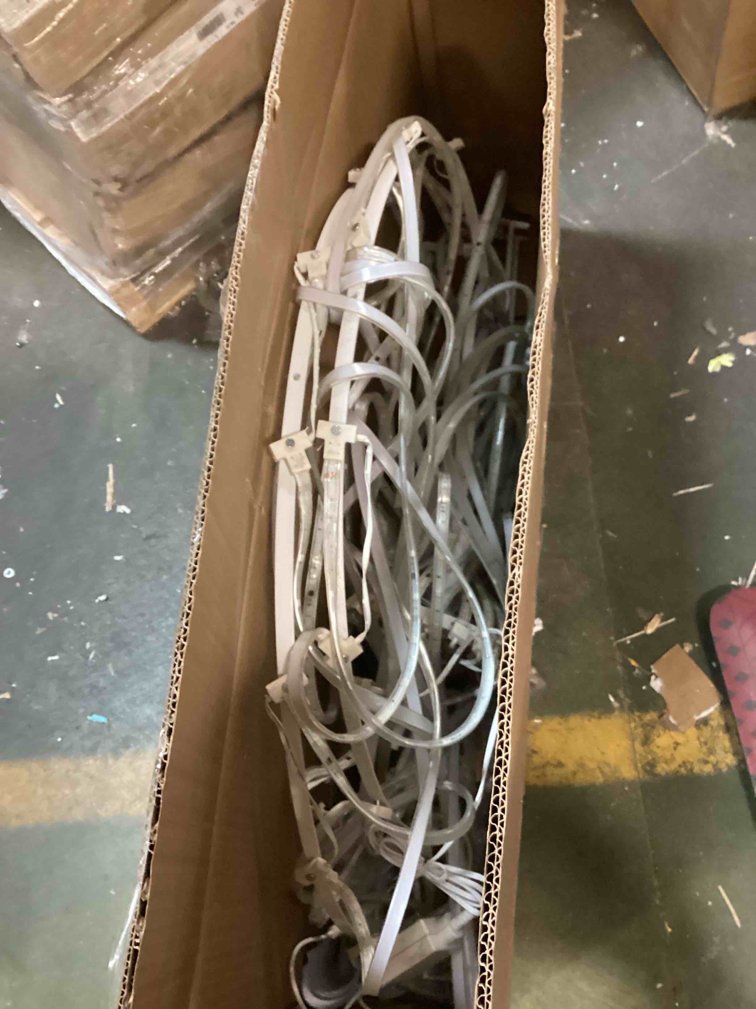 https://s3.amazonaws.com/lotting-images-prod/bidfta/_1714738363304.jpeg
