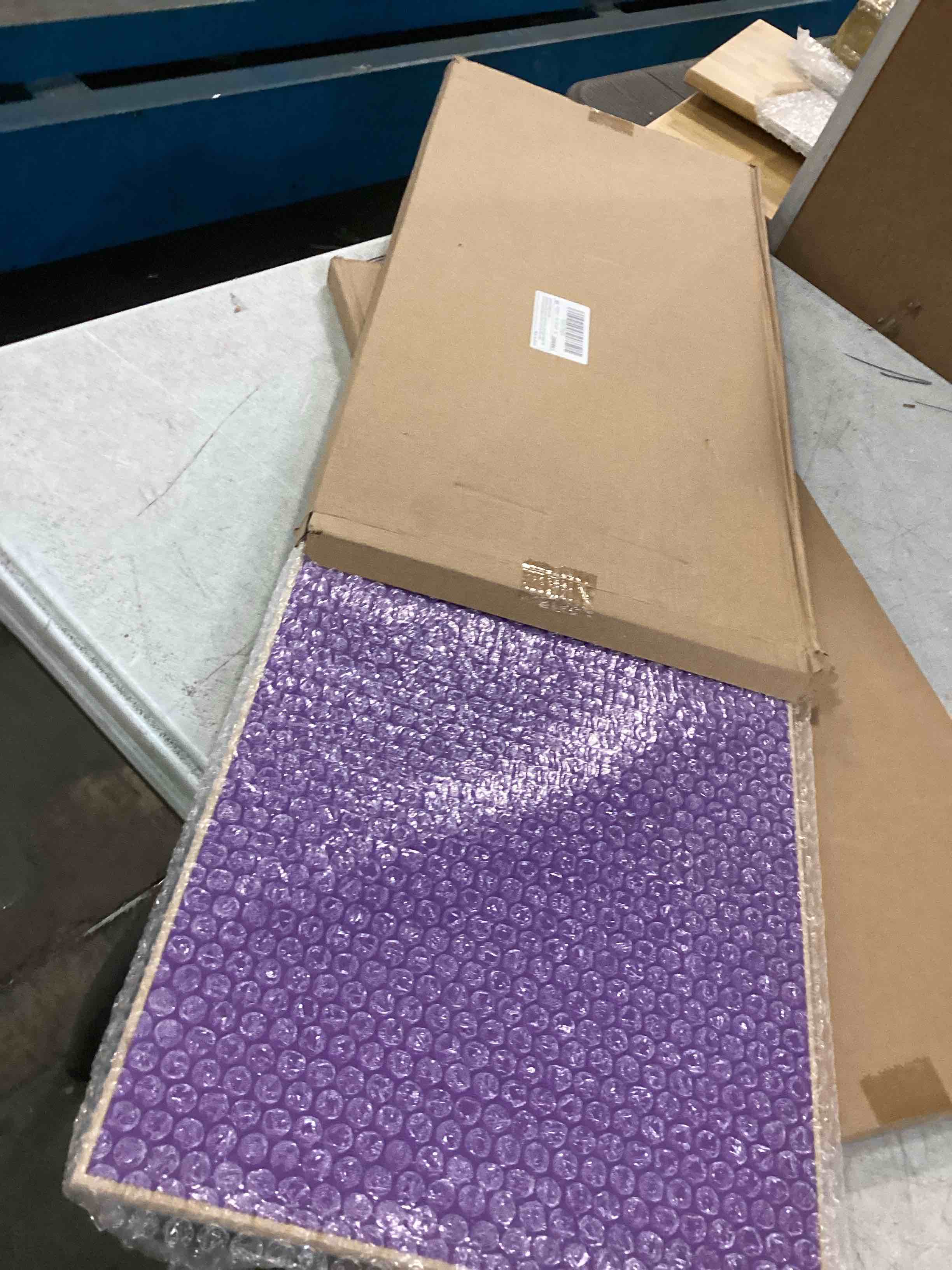 https://s3.amazonaws.com/lotting-images-prod/bidfta/_1715000439308.jpeg
