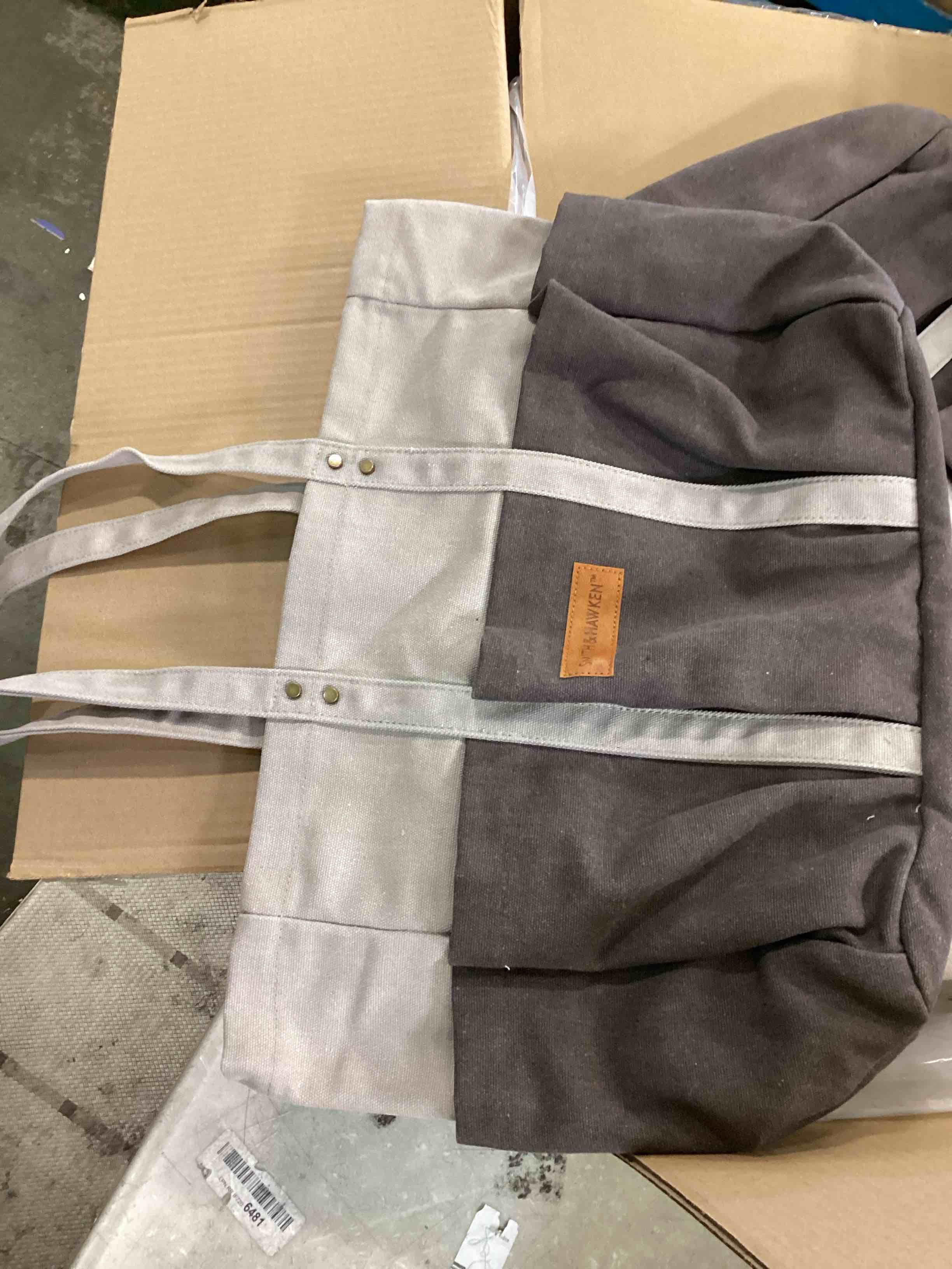 https://s3.amazonaws.com/lotting-images-prod/bidfta/_1715182049390.jpeg