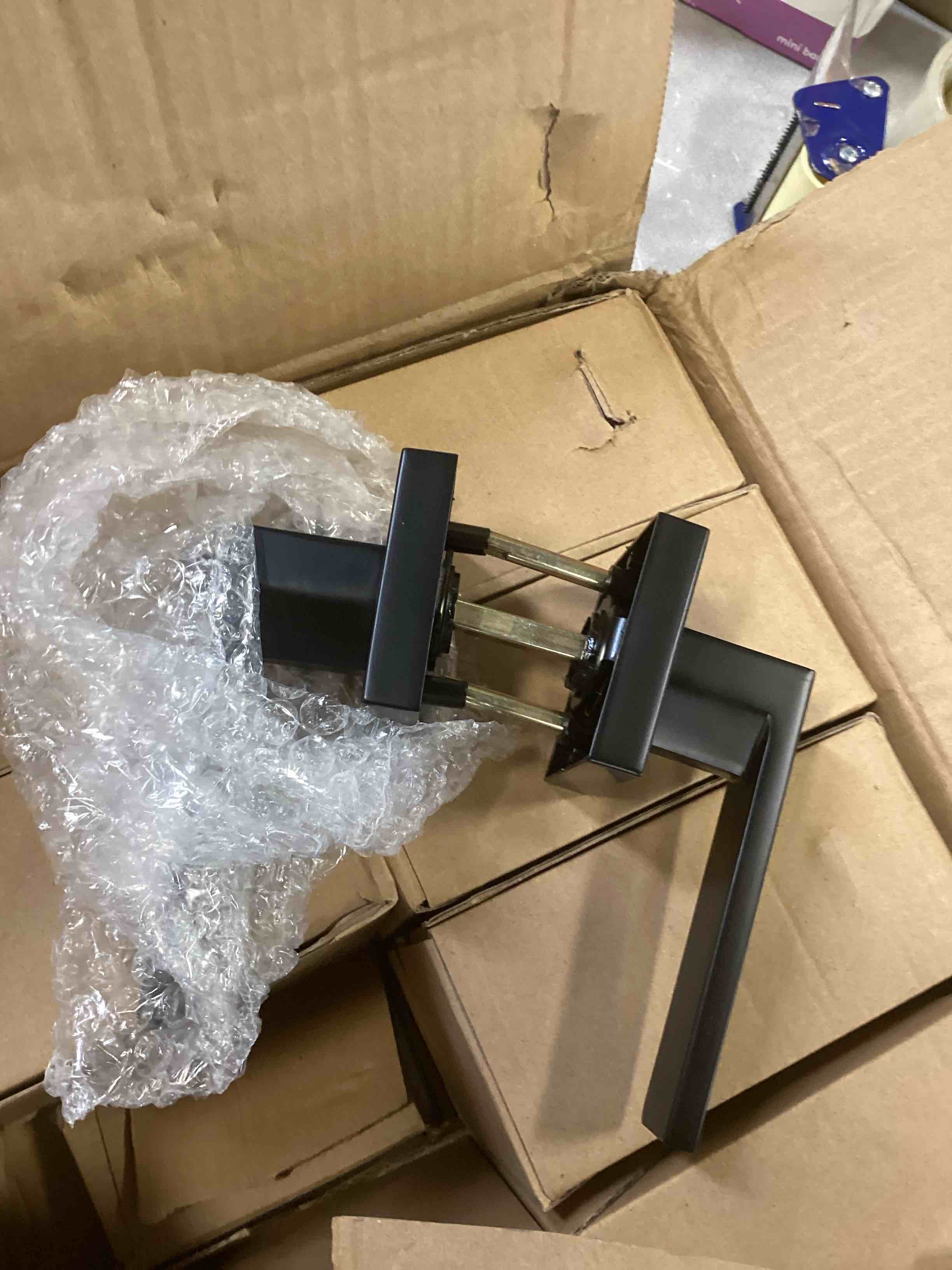 https://s3.amazonaws.com/lotting-images-prod/bidfta/_1715199552861.jpeg