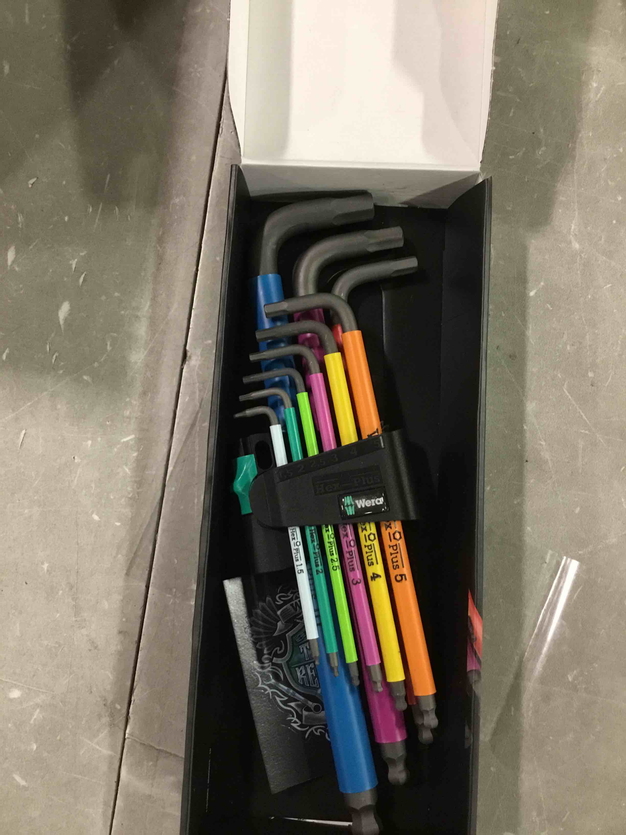 https://s3.amazonaws.com/lotting-images-prod/bidfta/_1716641779152.jpeg