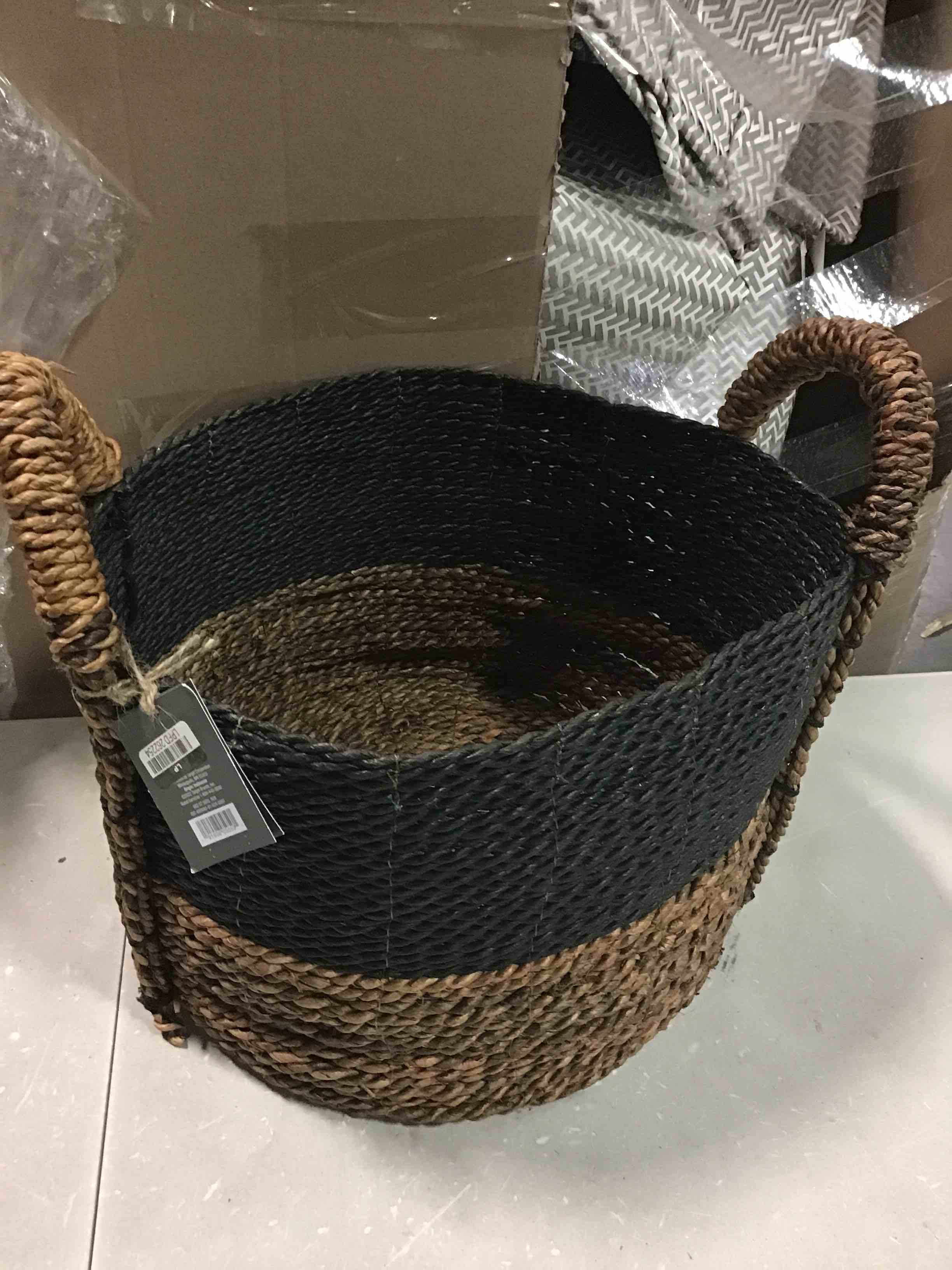 https://s3.amazonaws.com/lotting-images-prod/bidfta/_1716987196672.jpeg