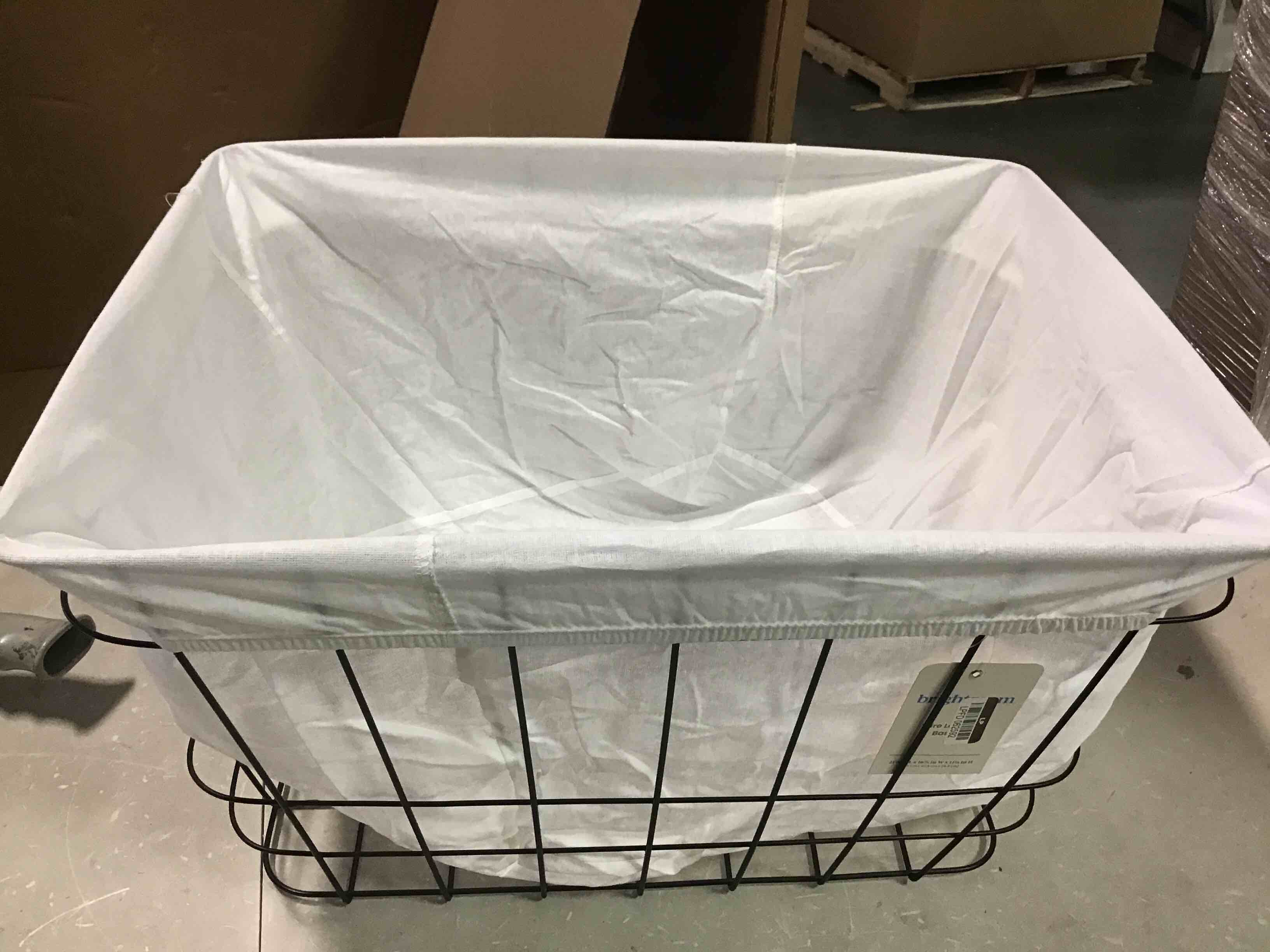 https://s3.amazonaws.com/lotting-images-prod/bidfta/_1717001112222.jpeg