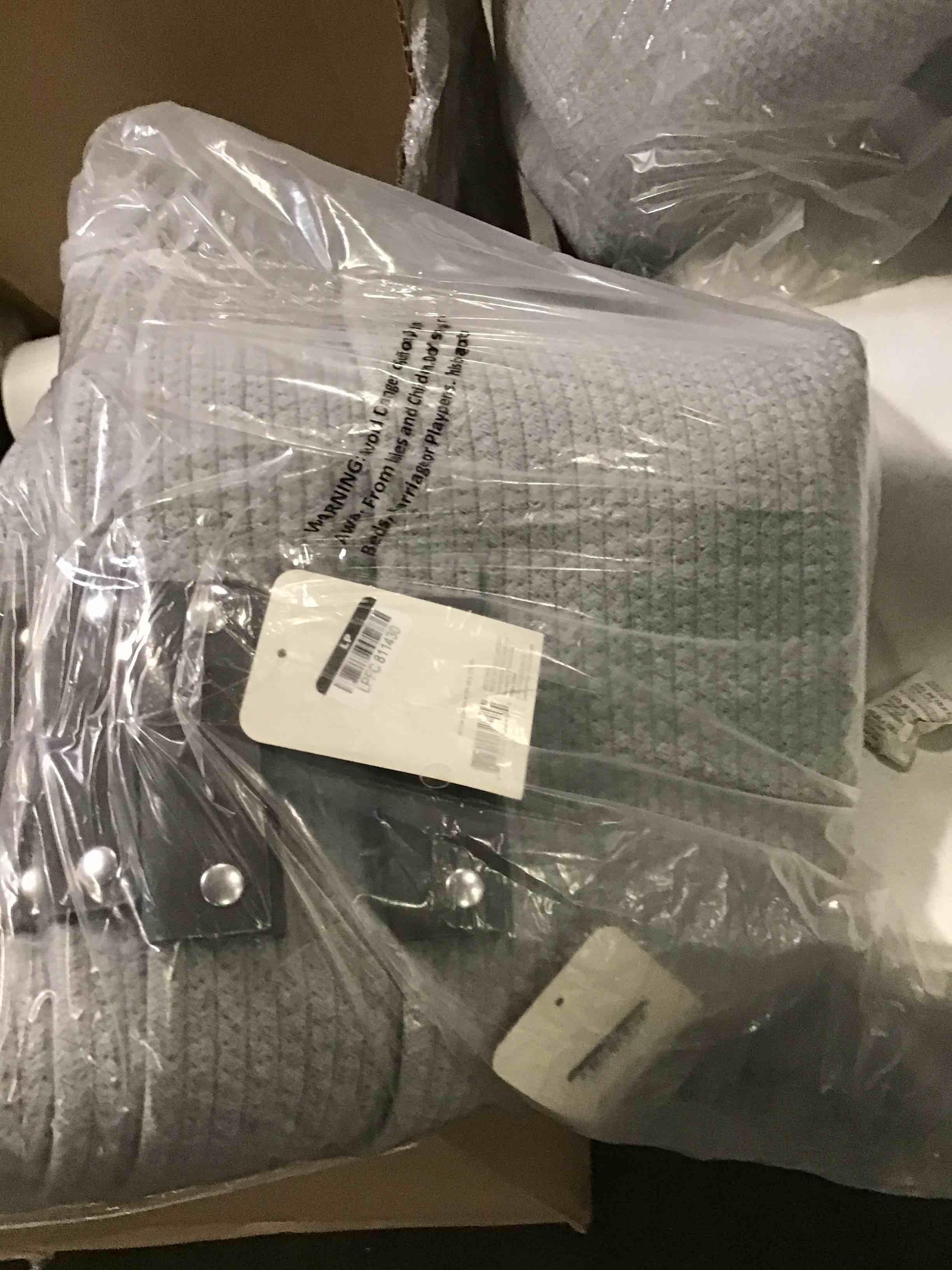 https://s3.amazonaws.com/lotting-images-prod/bidfta/_1717004493957.jpeg