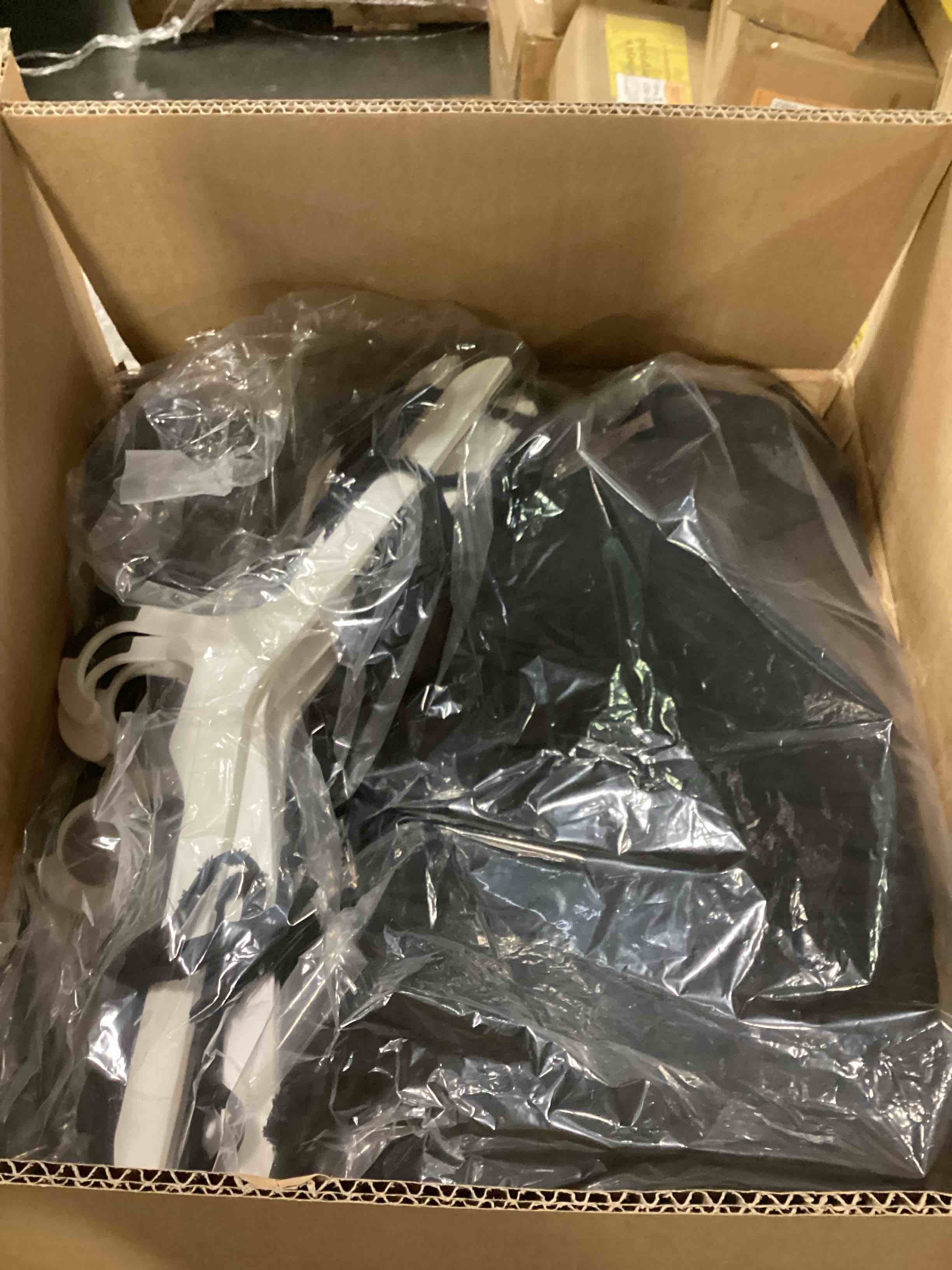 https://s3.amazonaws.com/lotting-images-prod/bidfta/_1717587051955.jpeg