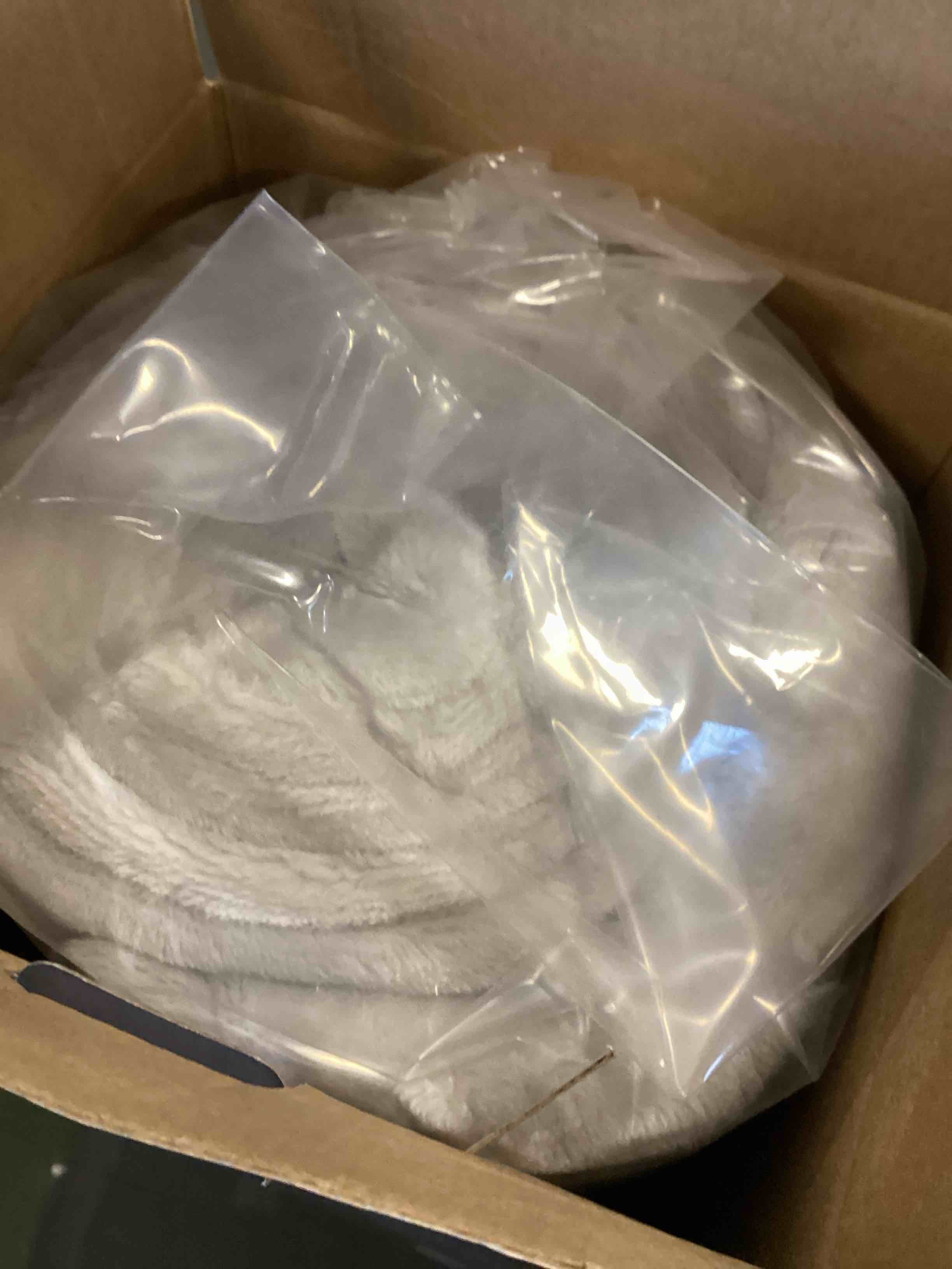 https://s3.amazonaws.com/lotting-images-prod/bidfta/_1718109206336.jpeg