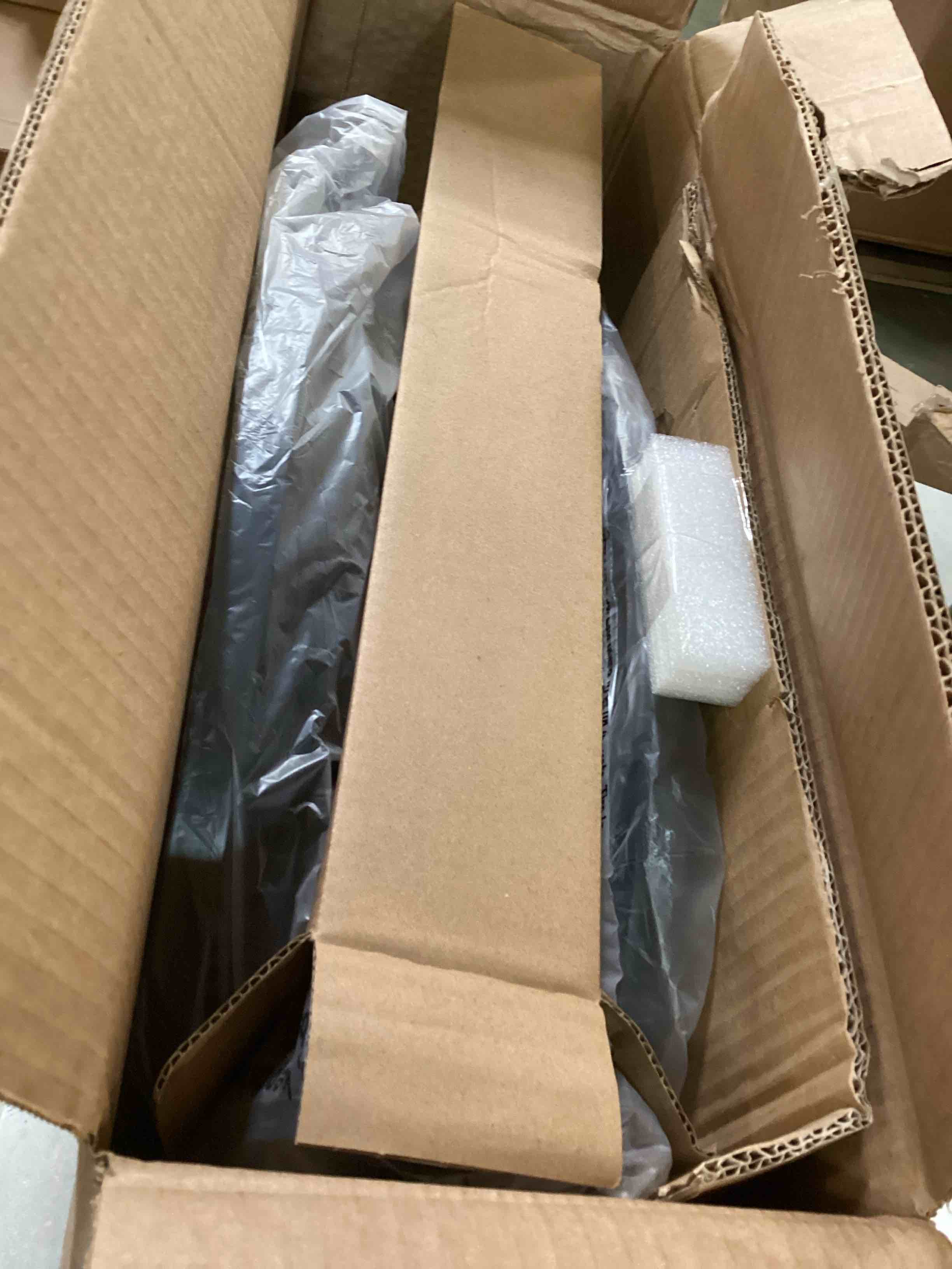 https://s3.amazonaws.com/lotting-images-prod/bidfta/_1718197007447.jpeg