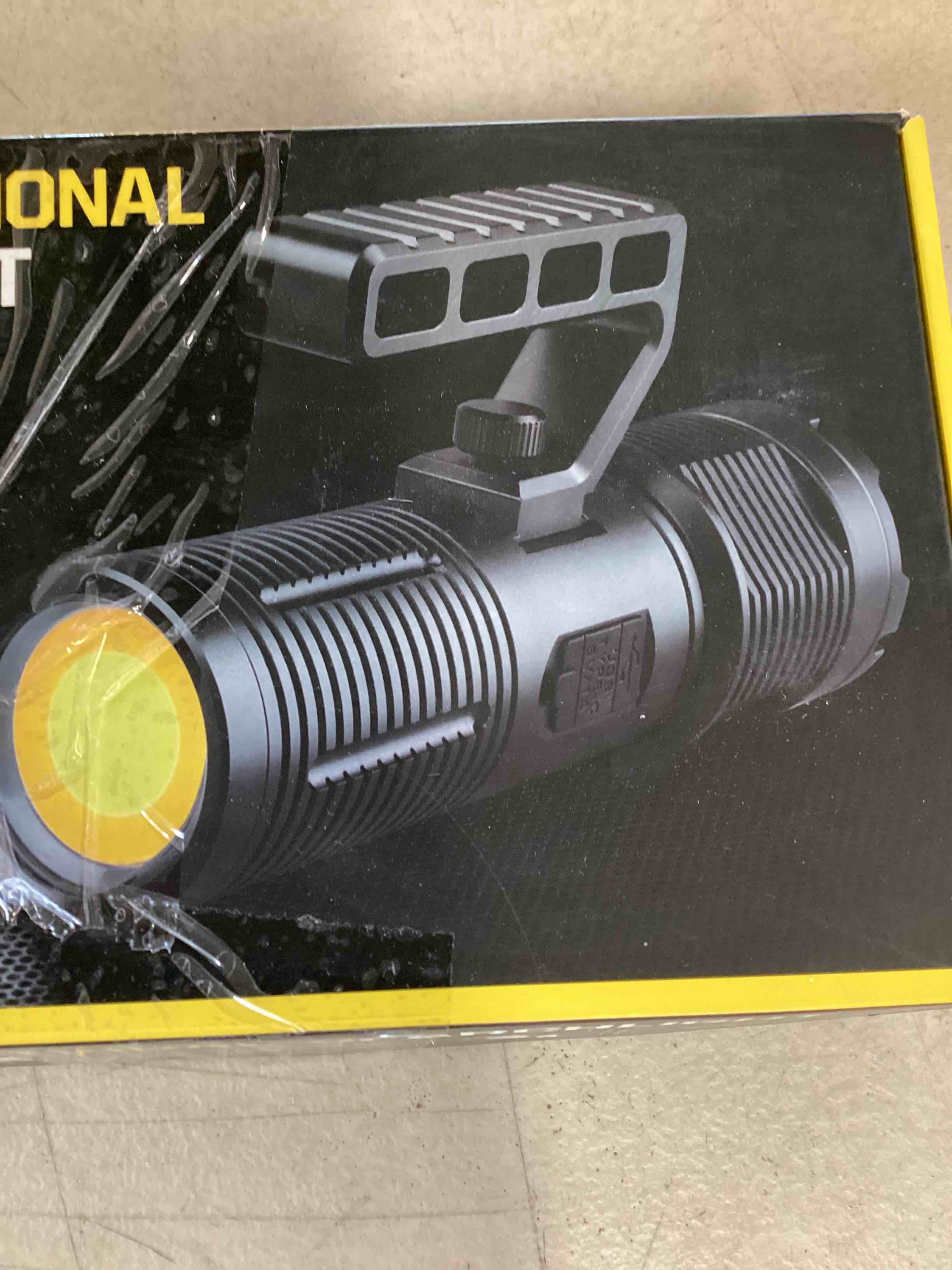 multifuntional searchlight Lumens