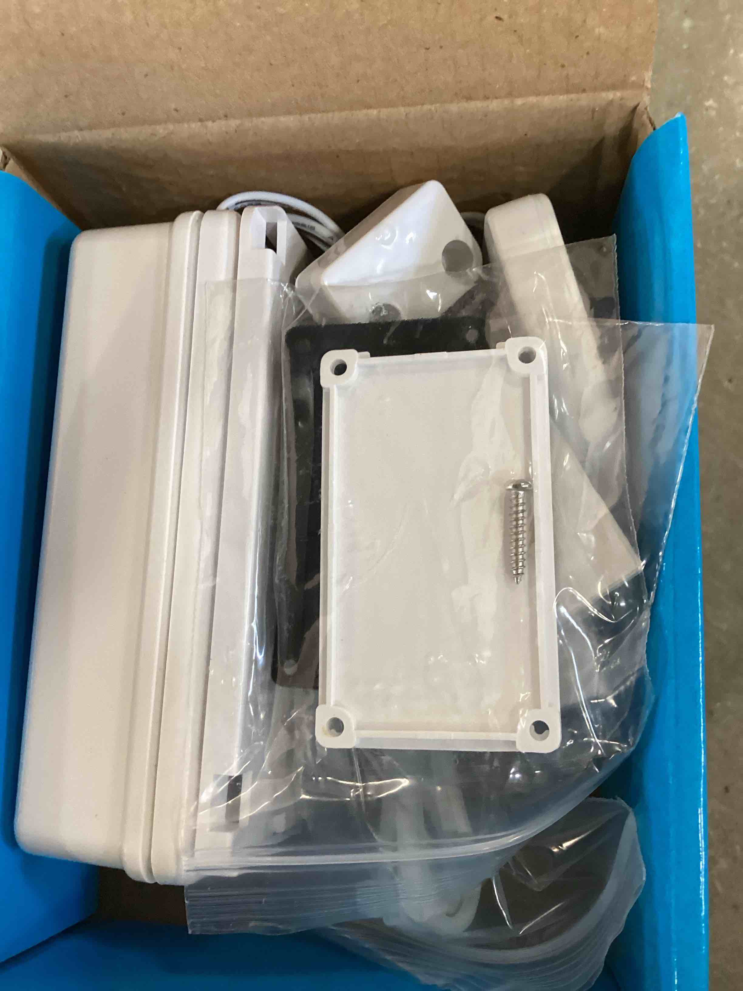 https://s3.amazonaws.com/lotting-images-prod/bidfta/_1718390392537.jpeg