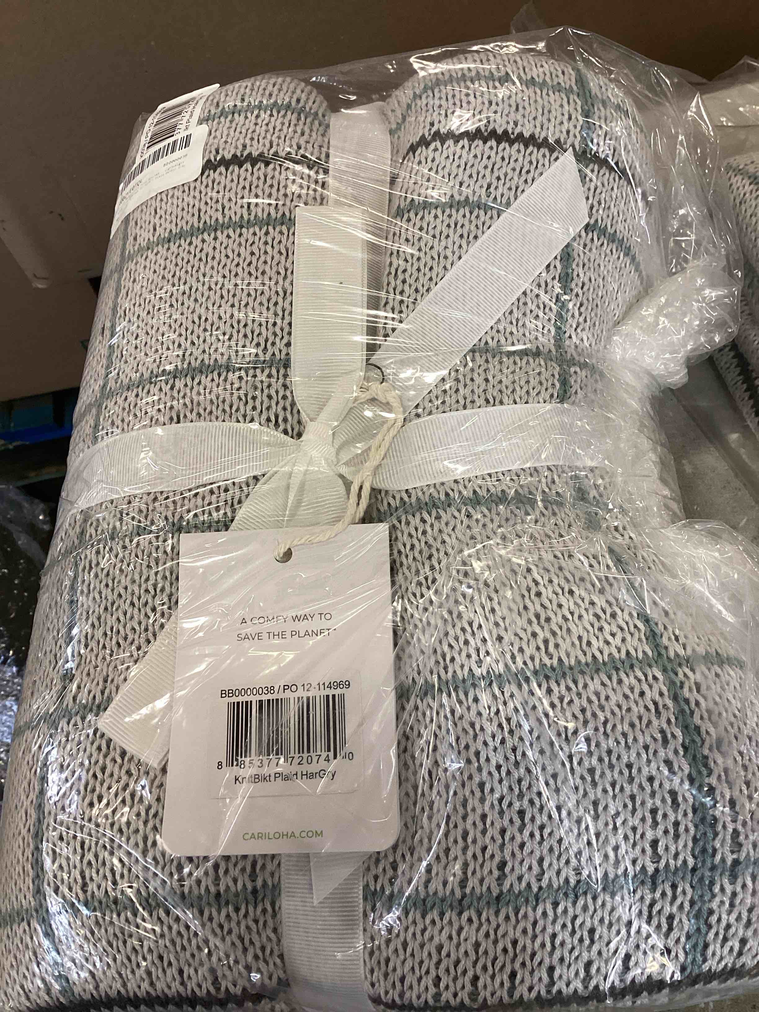 https://s3.amazonaws.com/lotting-images-prod/bidfta/_1718996223502.jpeg
