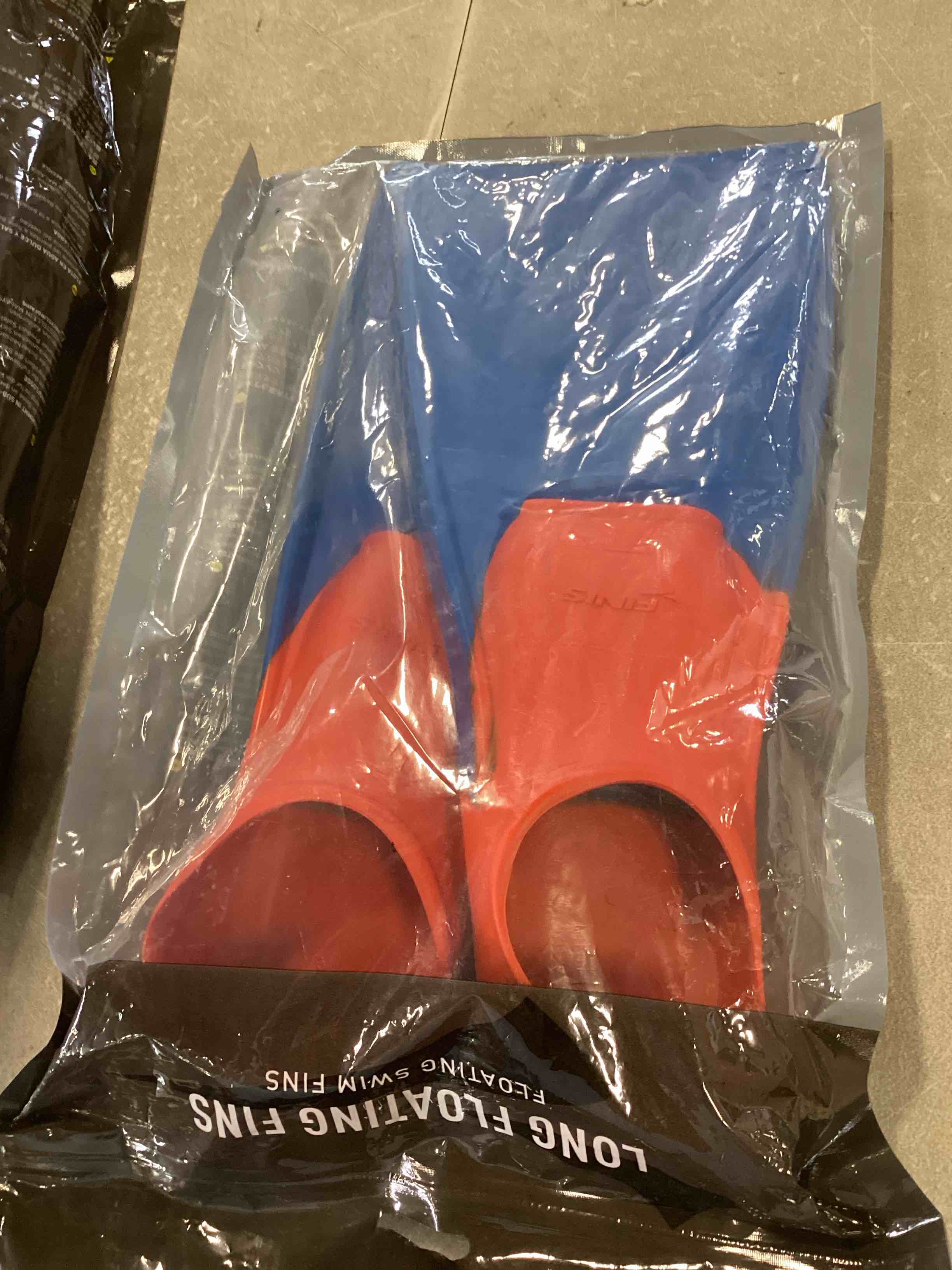 FINIS Long Floating Fin in Red/Blue, Size M