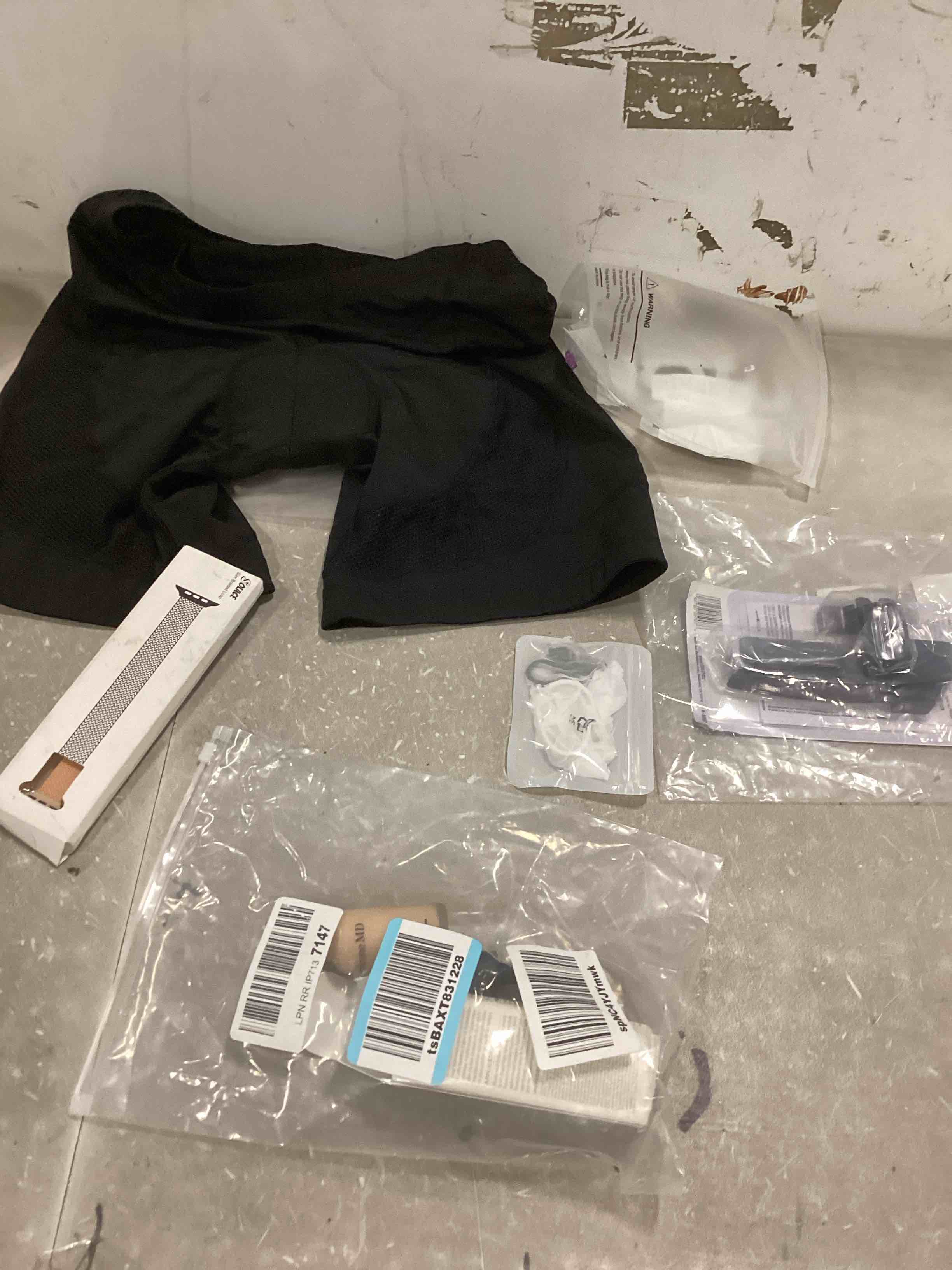 Assorted of  Products for the Maintenance or Decoration of the Home (it can include a variety of sizes and models)