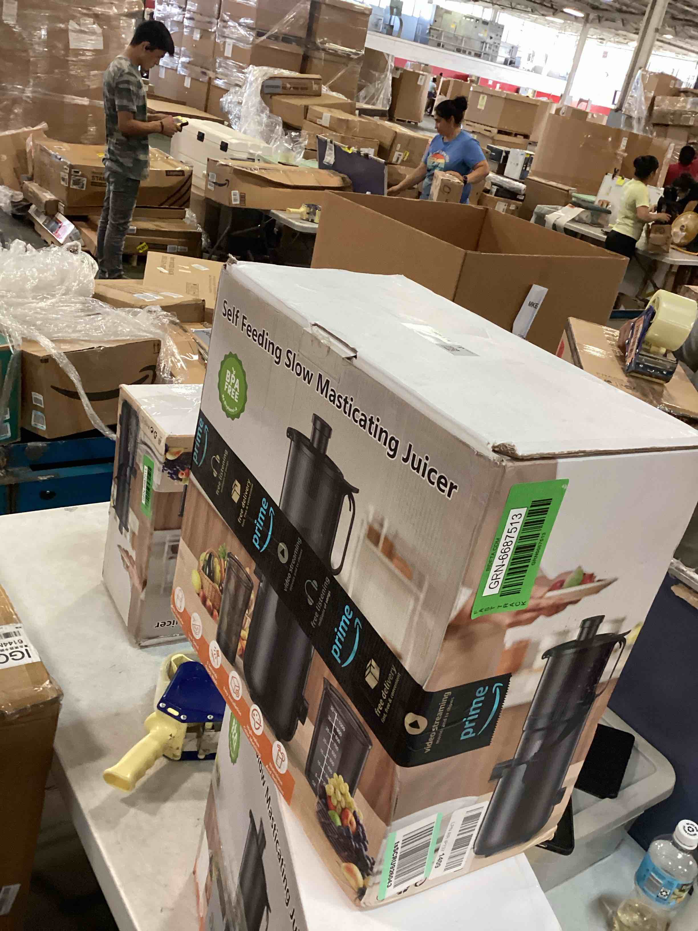 Cold Press Juicer, Amumu Slow Masticating Machines with 5.3" Extra Large Feed Chute Fit Whole Fruits & Vegetables Easy Clean Self Feeding Effortless for Batch Juicing, High Juice Yield, BPA Free 250W