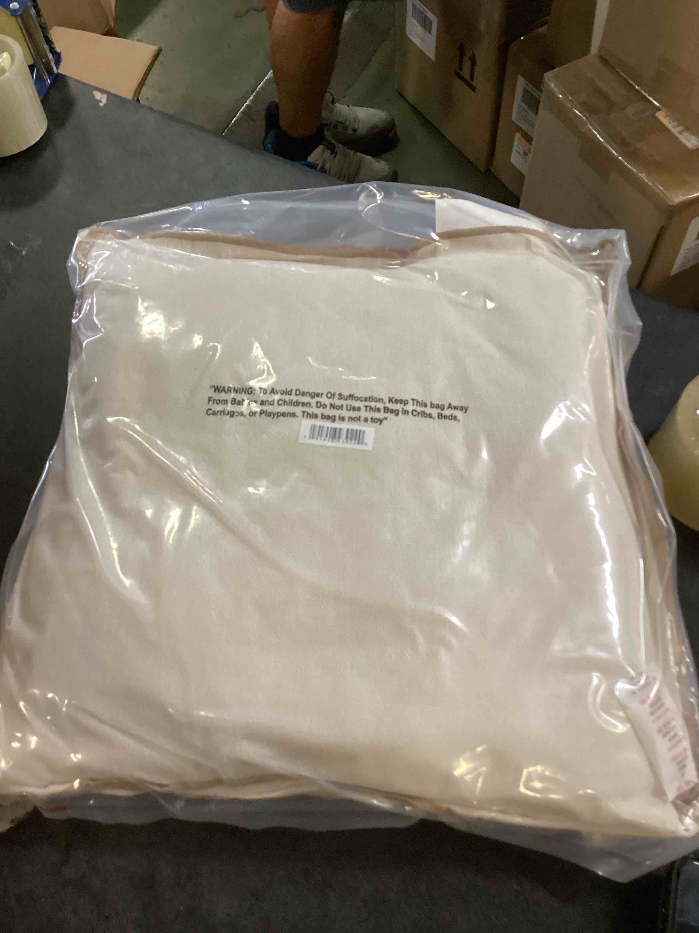 https://s3.amazonaws.com/lotting-images-prod/bidfta/_1721328864221.jpeg