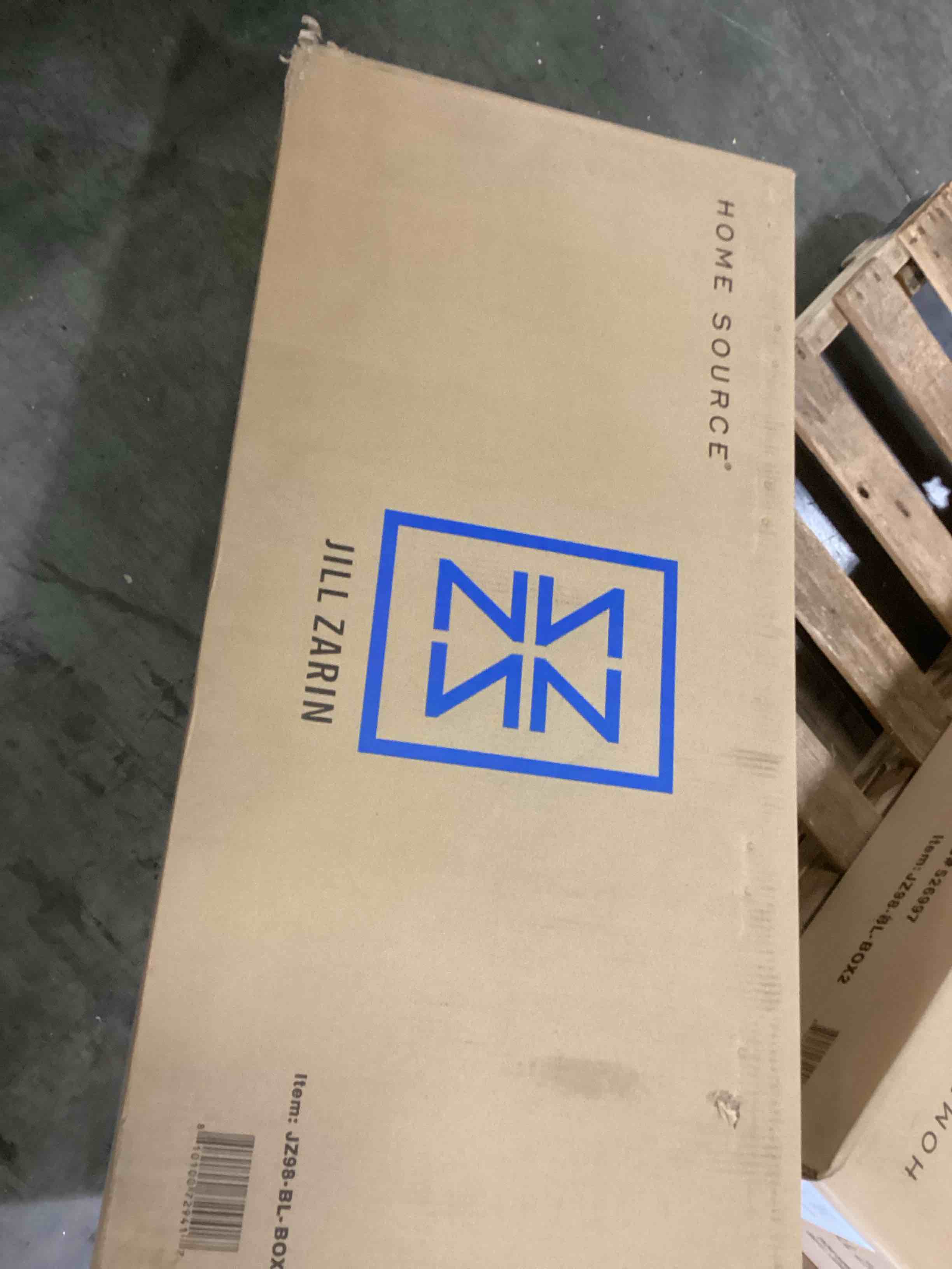 https://s3.amazonaws.com/lotting-images-prod/bidfta/_1725643394484.jpeg